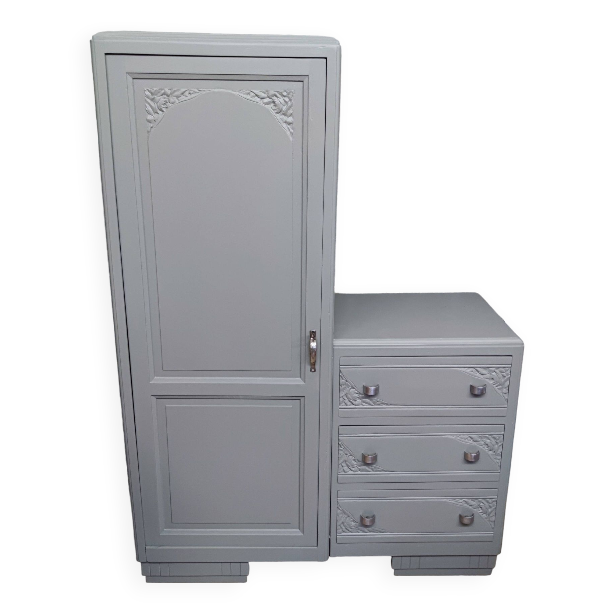 Asymmetrical wardrobe