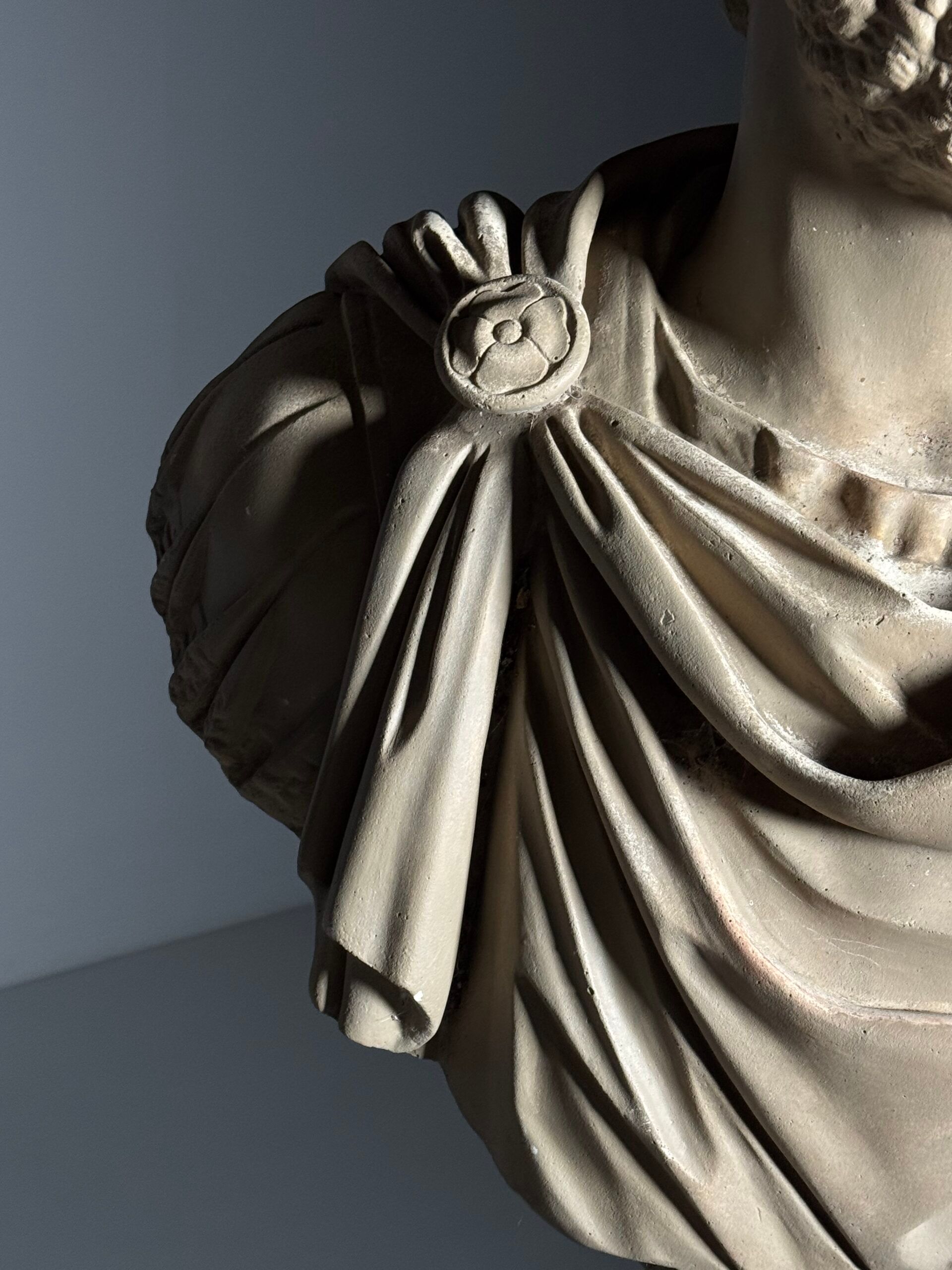 Bust of Antoninus Pius on pedestal