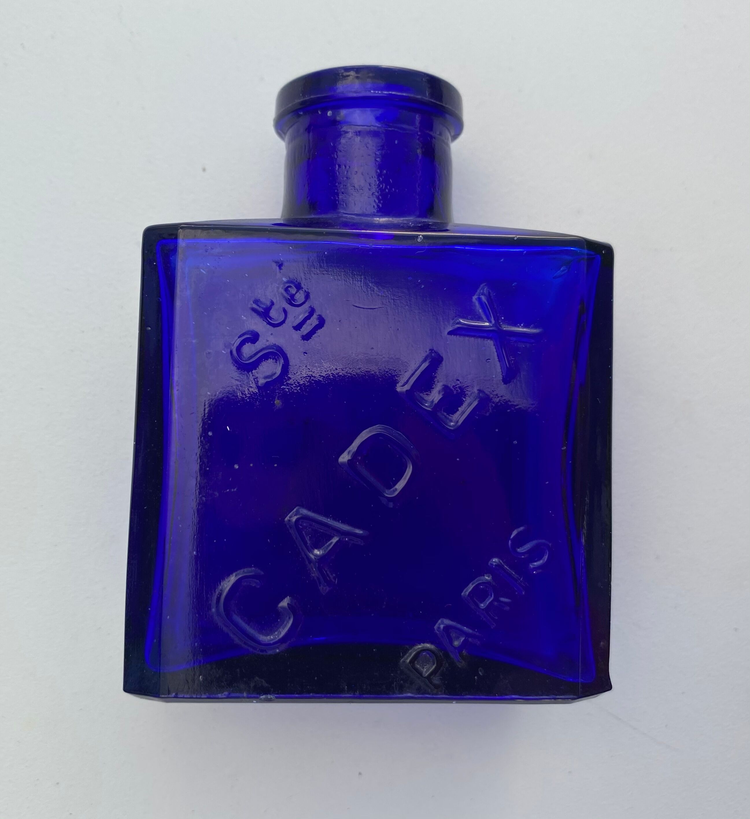 Flacon cadex en verre bleu cobalt