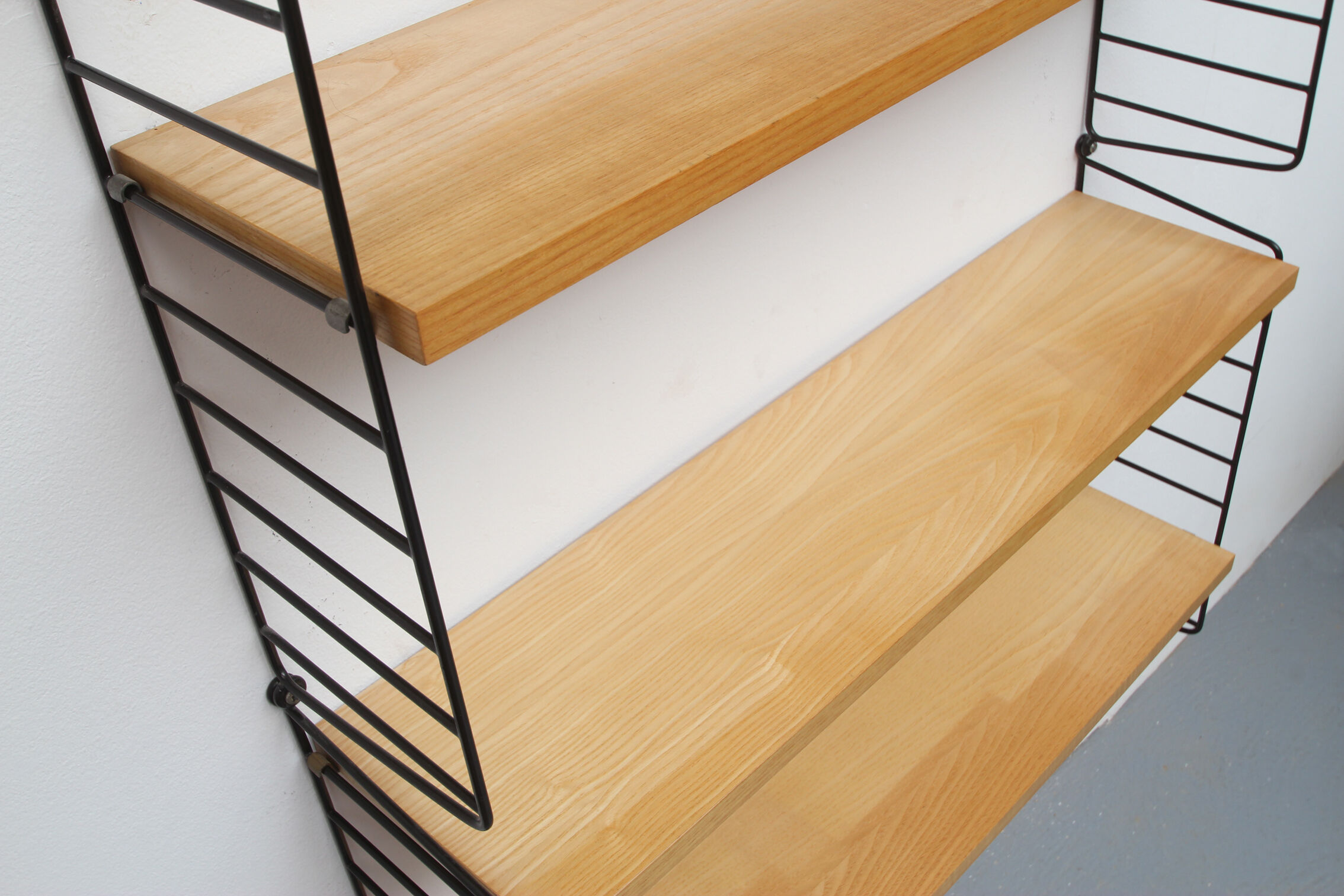 1960s wall unit in ash with 5 shelves, Nisse Strinning