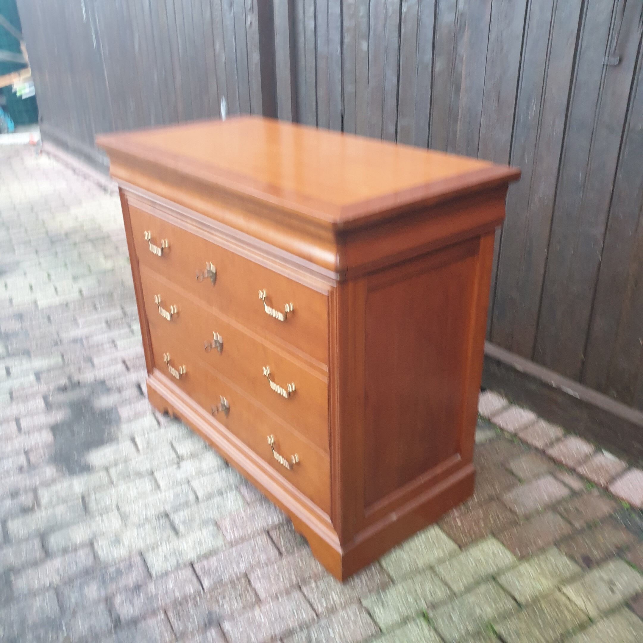 Louis Philippe-style cherry maker