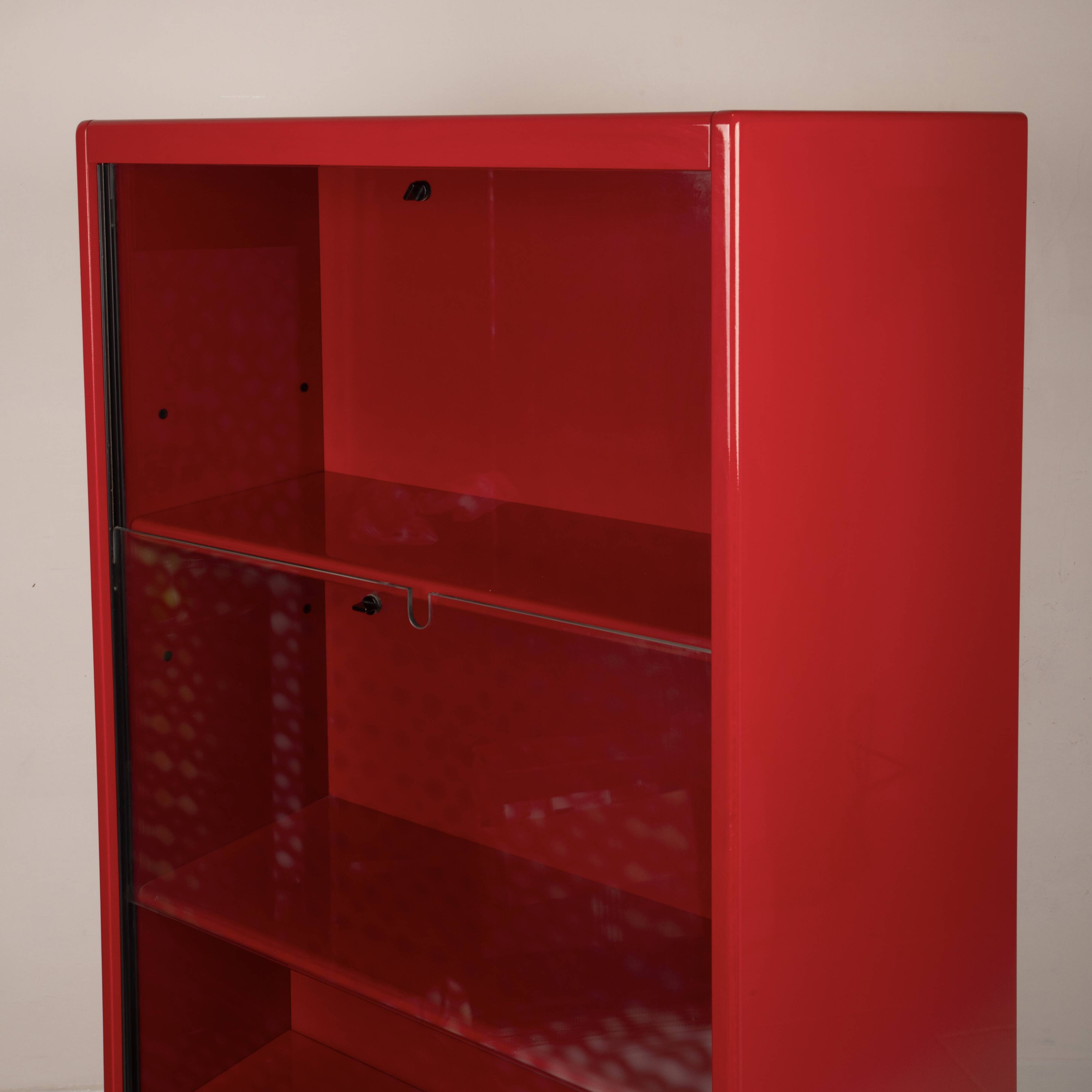 Double-face rotating display cabinet in red lacquer by Arflex, 1980s
