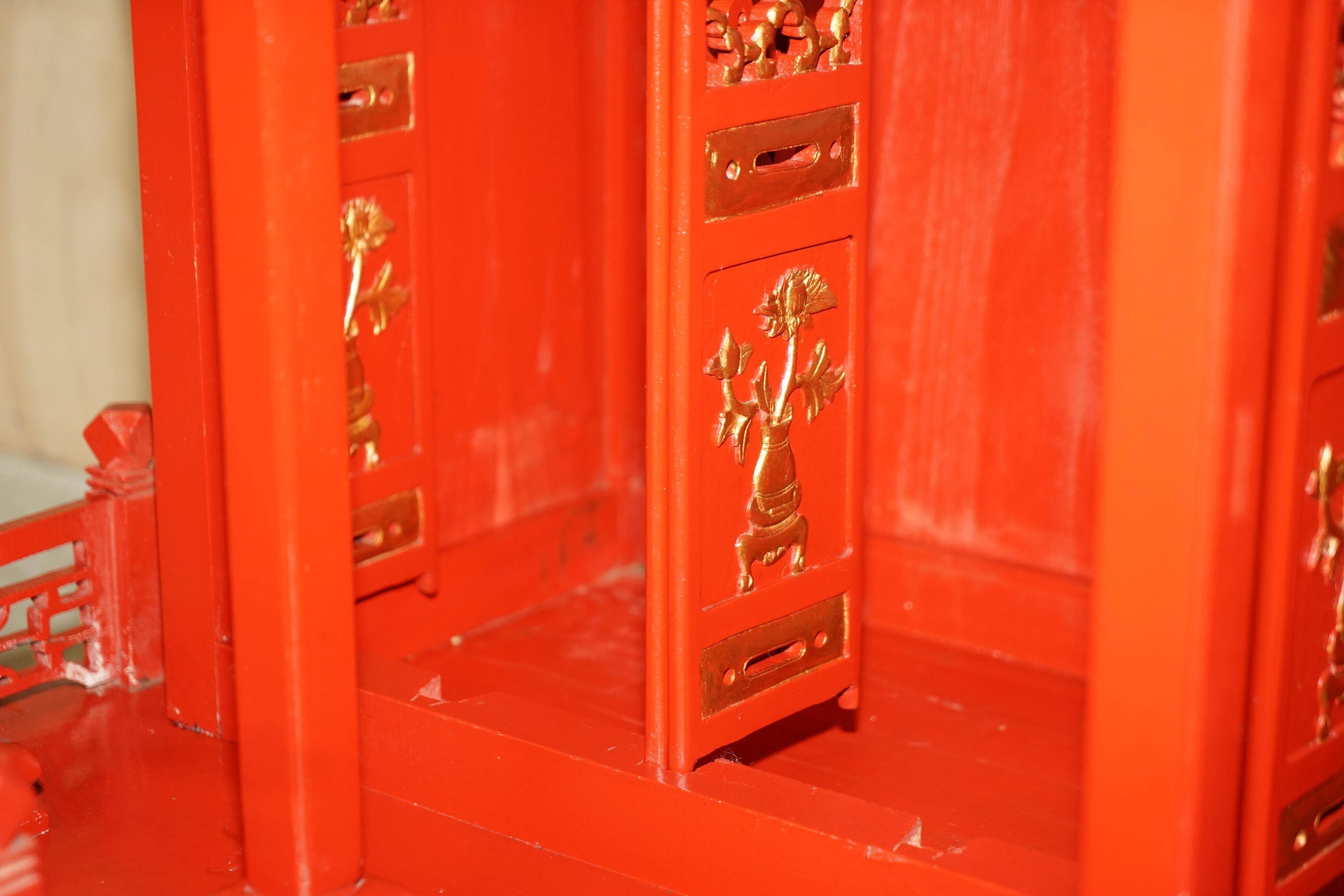 Armoire Chinoise Vintage à Toit Pagode, Très Décorative