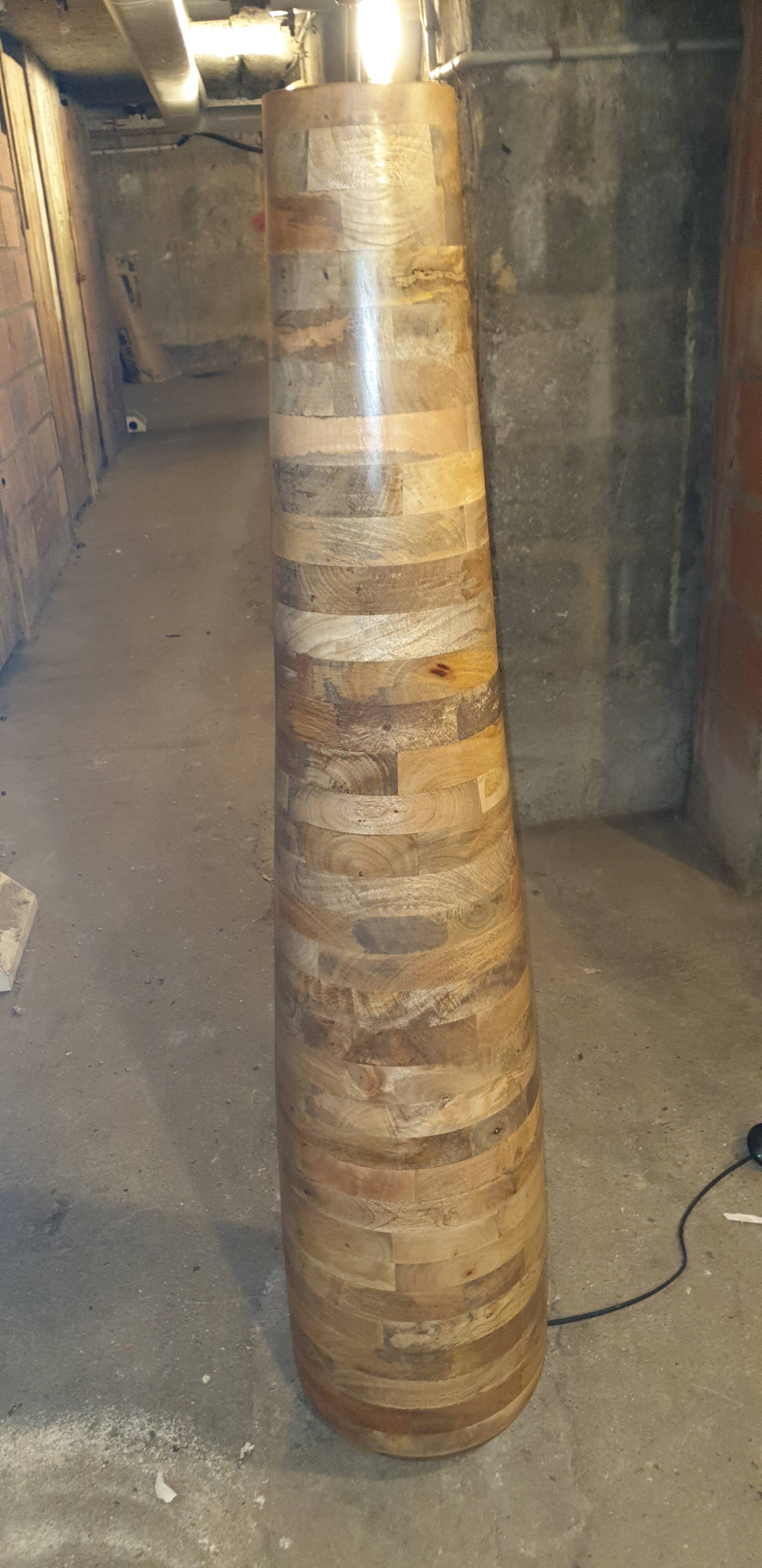 Design column floor lamp in mango wood