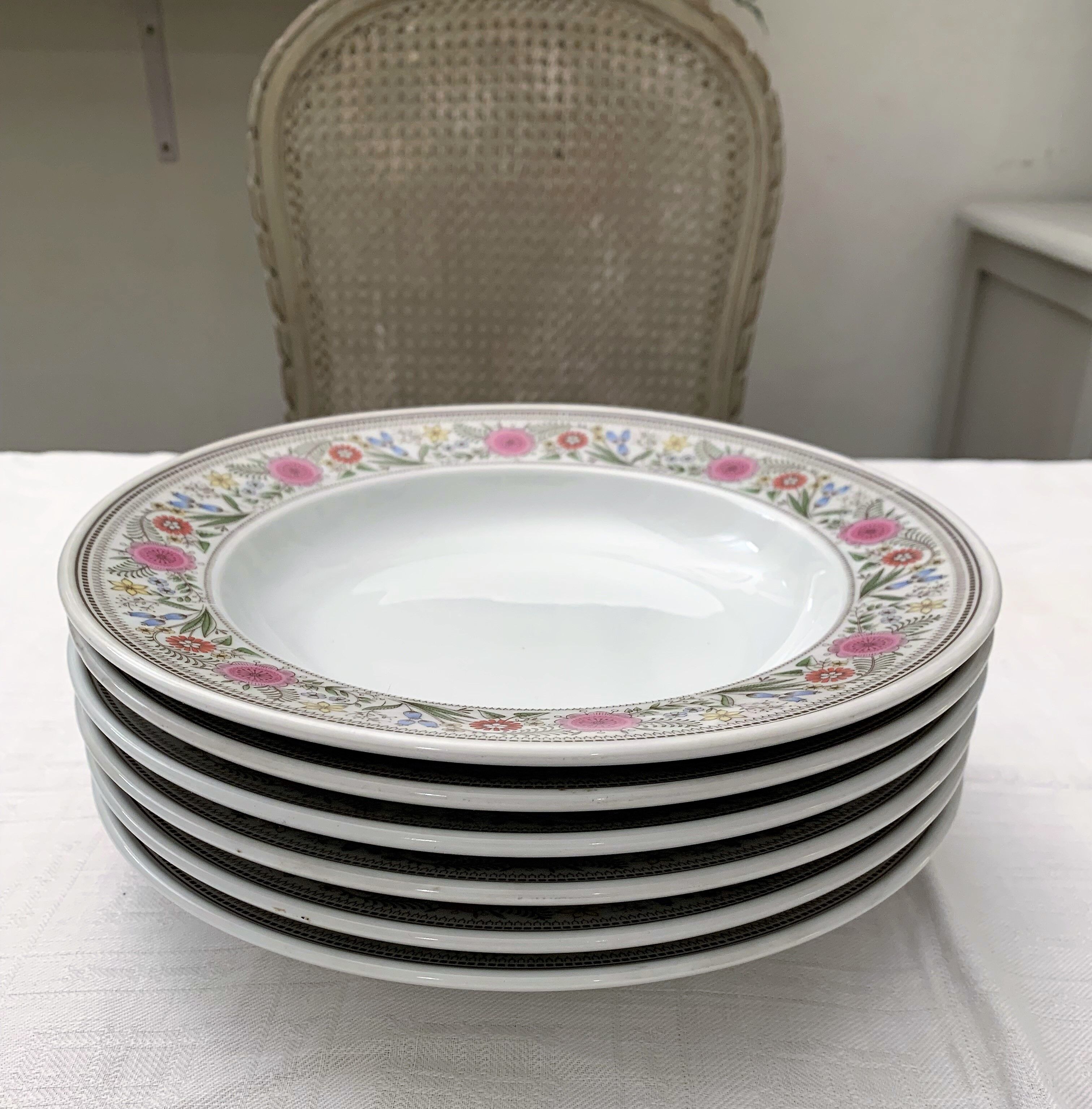 Hollow porcelain plates