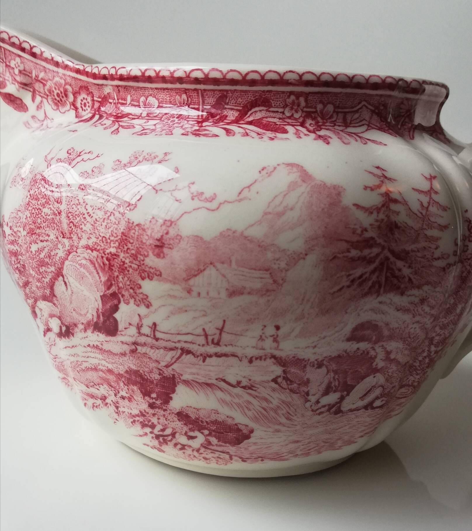 Villeroy and Boch Burgeland porcelain gravy boat