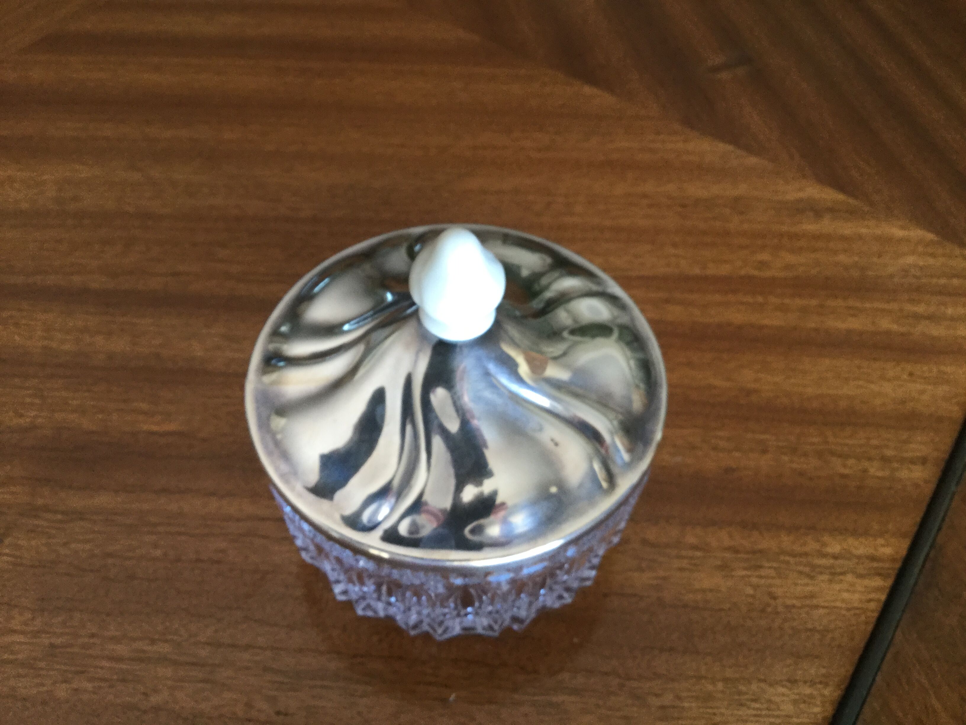 Crystal and silver metal sugar