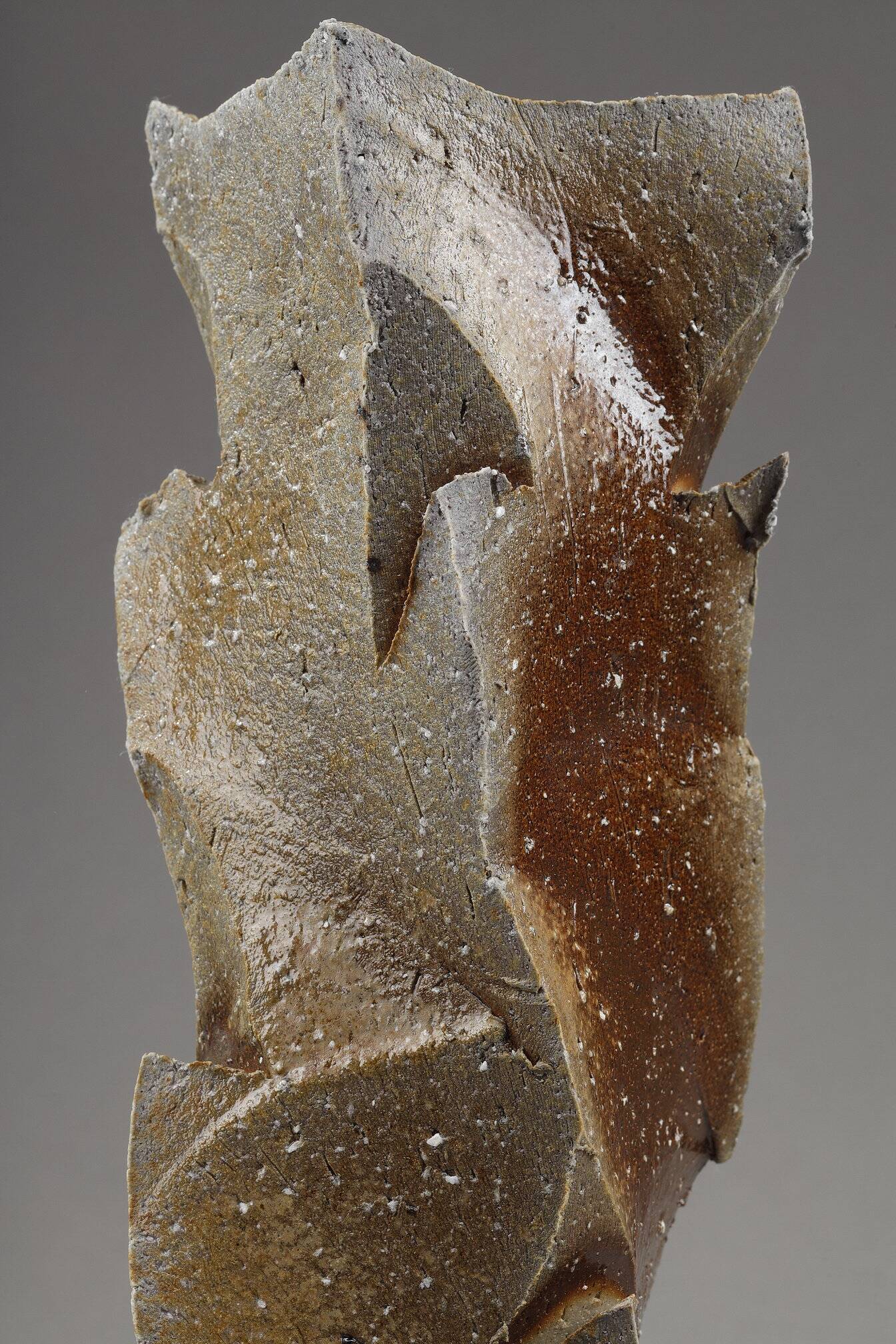 Soliflore Bizen pottery sculpture from Mori Taiga, Japan