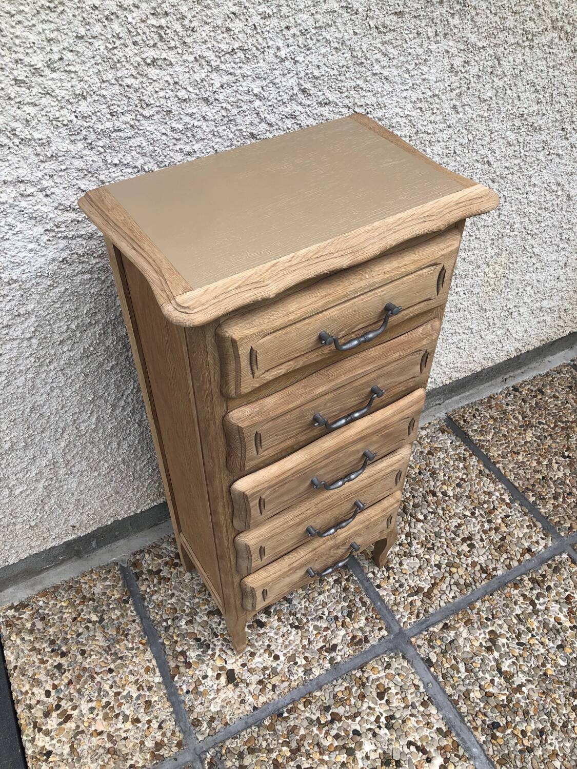 Raw wood chest of drawers with 5 drawers