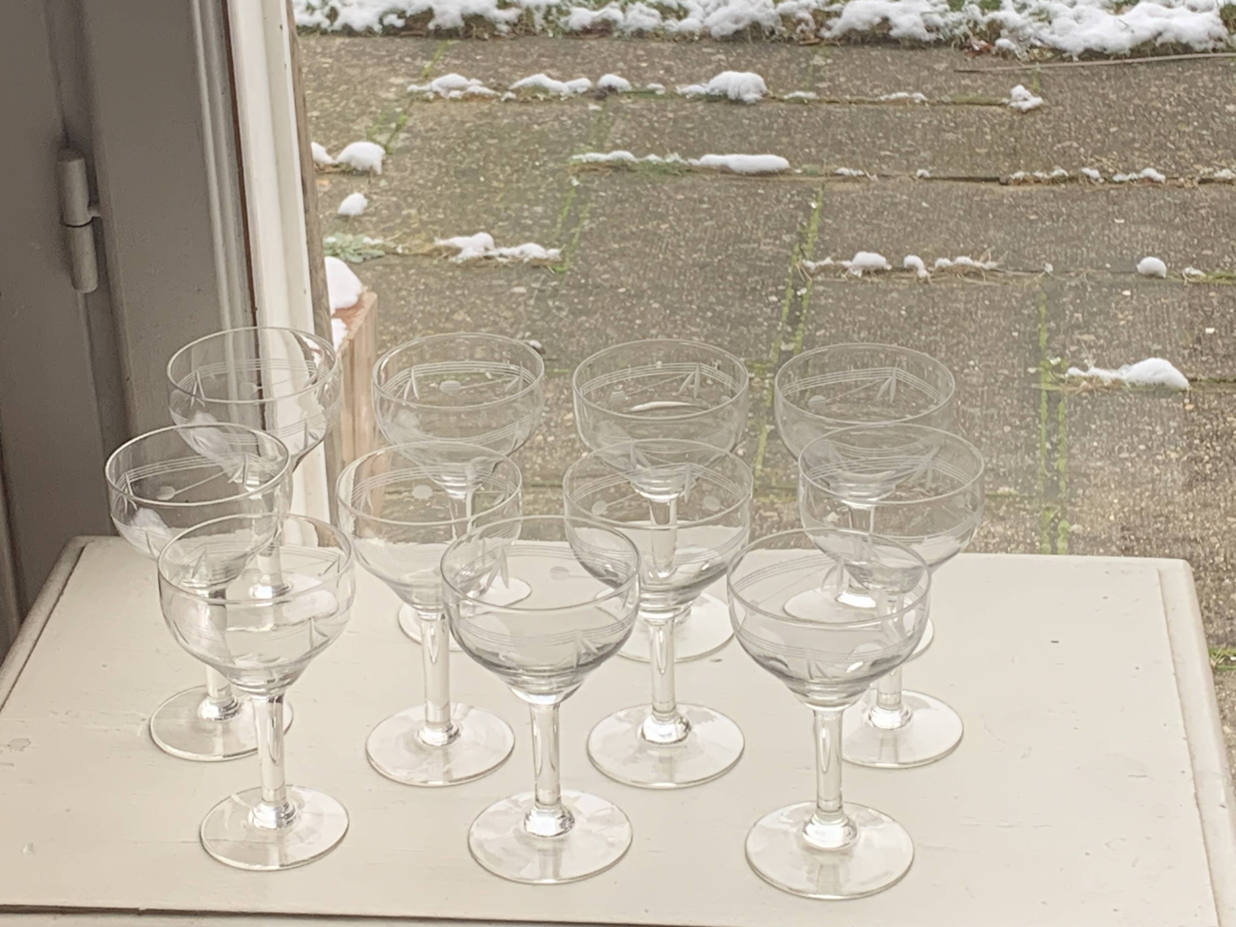 10 wine glasses, carved transparent glass, art deco cups, old and trendy