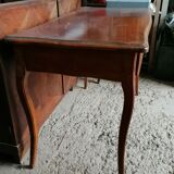 Two-drawer desk table
