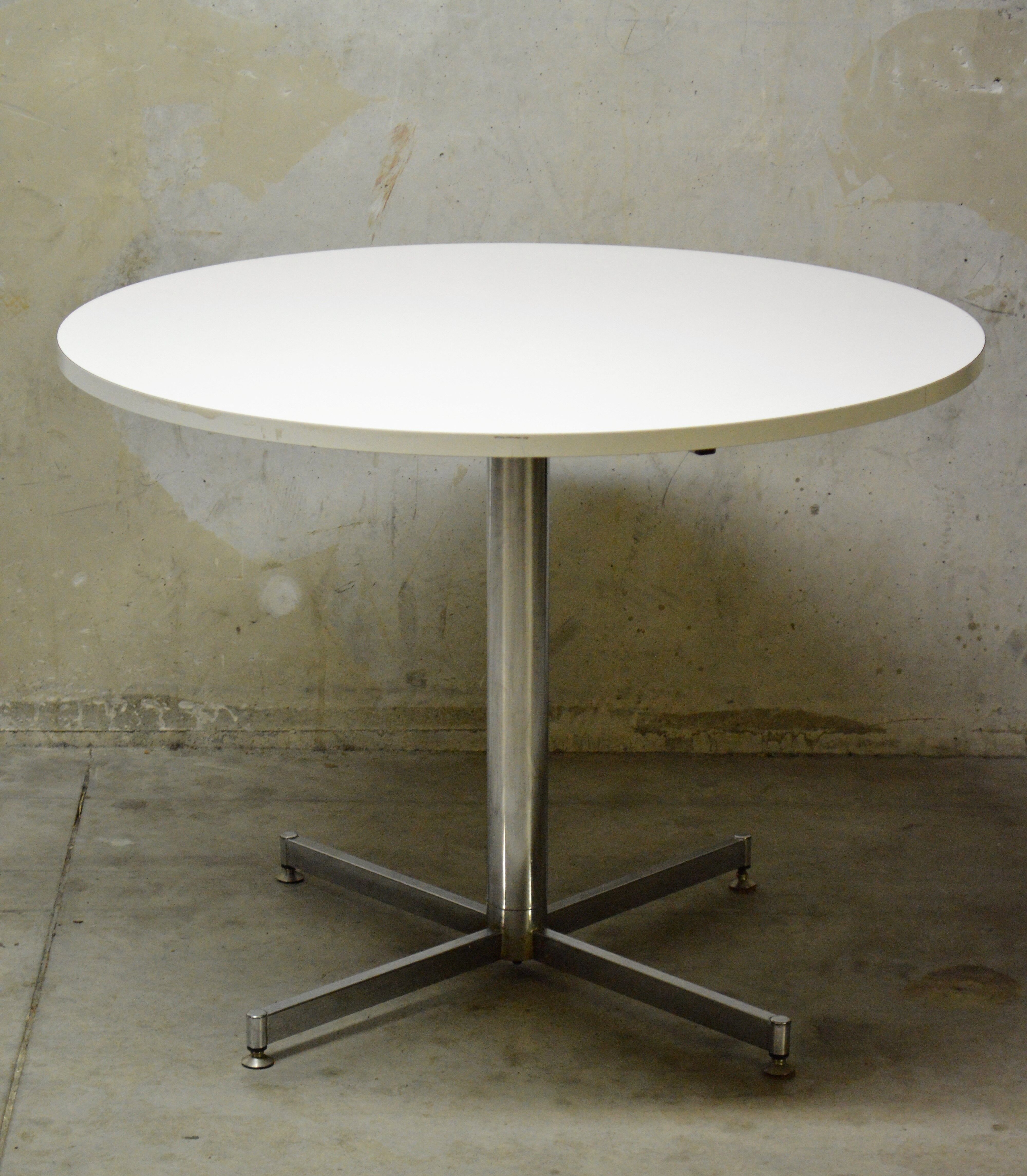 Round table dining room of the 60s/70s vintage design