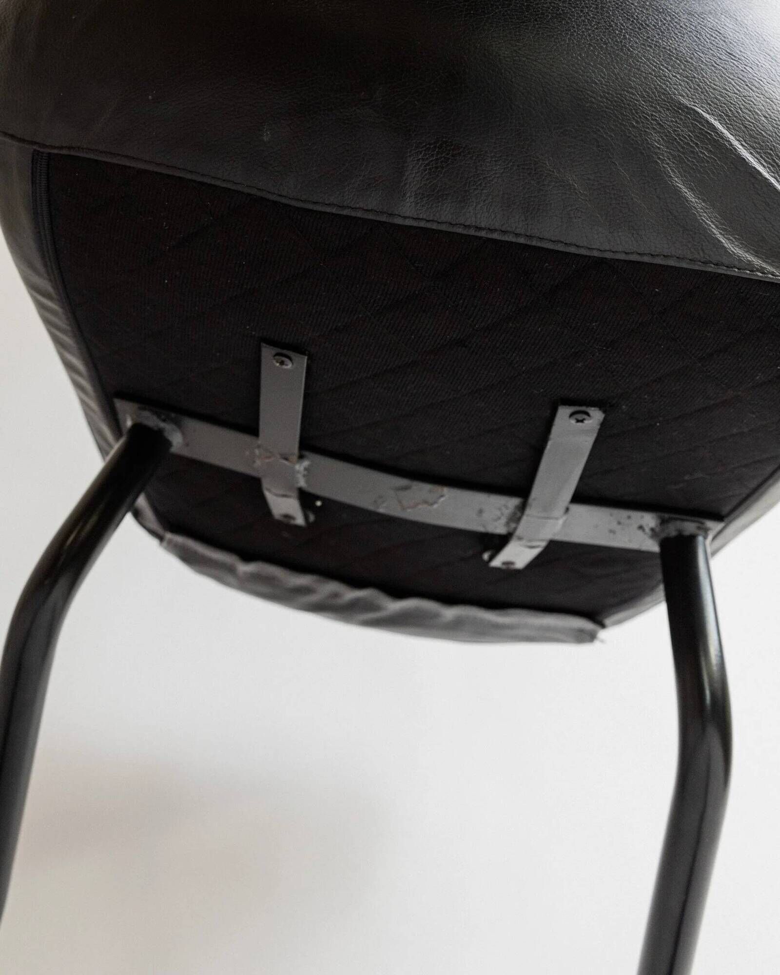 Vintage black leather cantilever chair with metal frame – 1980s Italian design