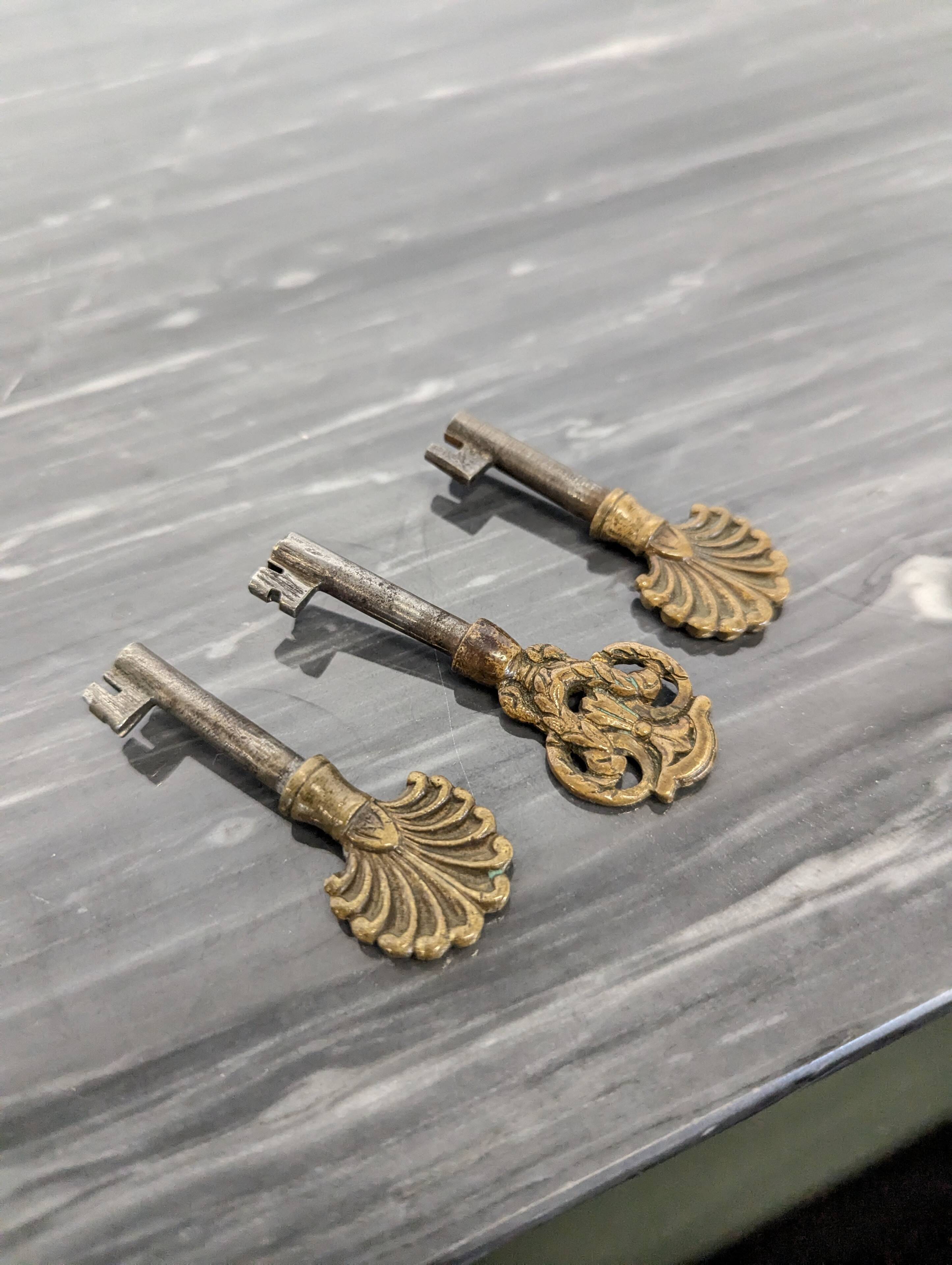 Period restoration mahogany chest of drawers