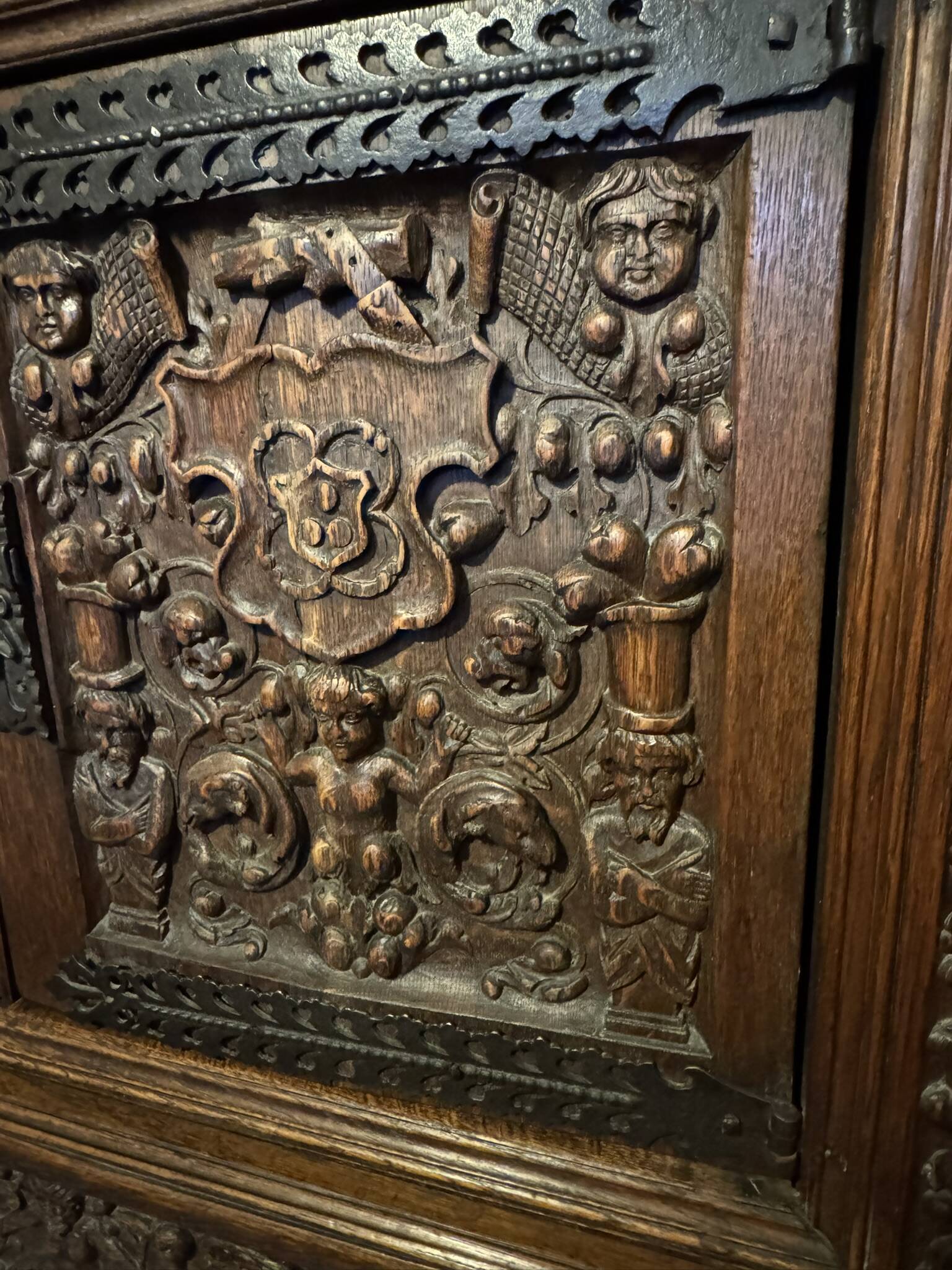 Antique buffet richly carved – Renaissance / Henry II style