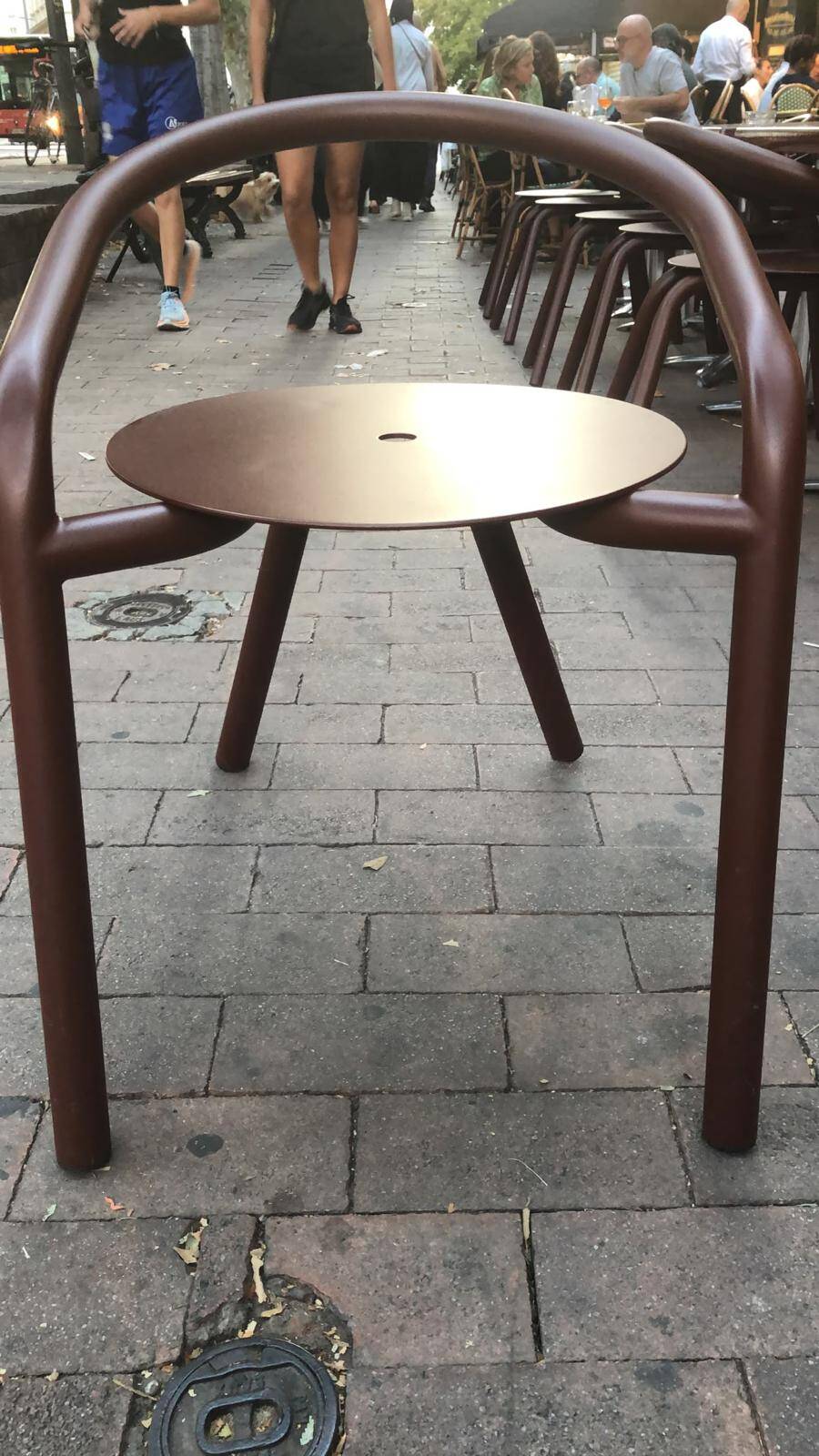 Lot 30 Chaises d'extérieur en acier AXEL CHAY avec certificat modèle unique