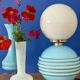 Lampe à poser vintage en opaline bleu et blanche