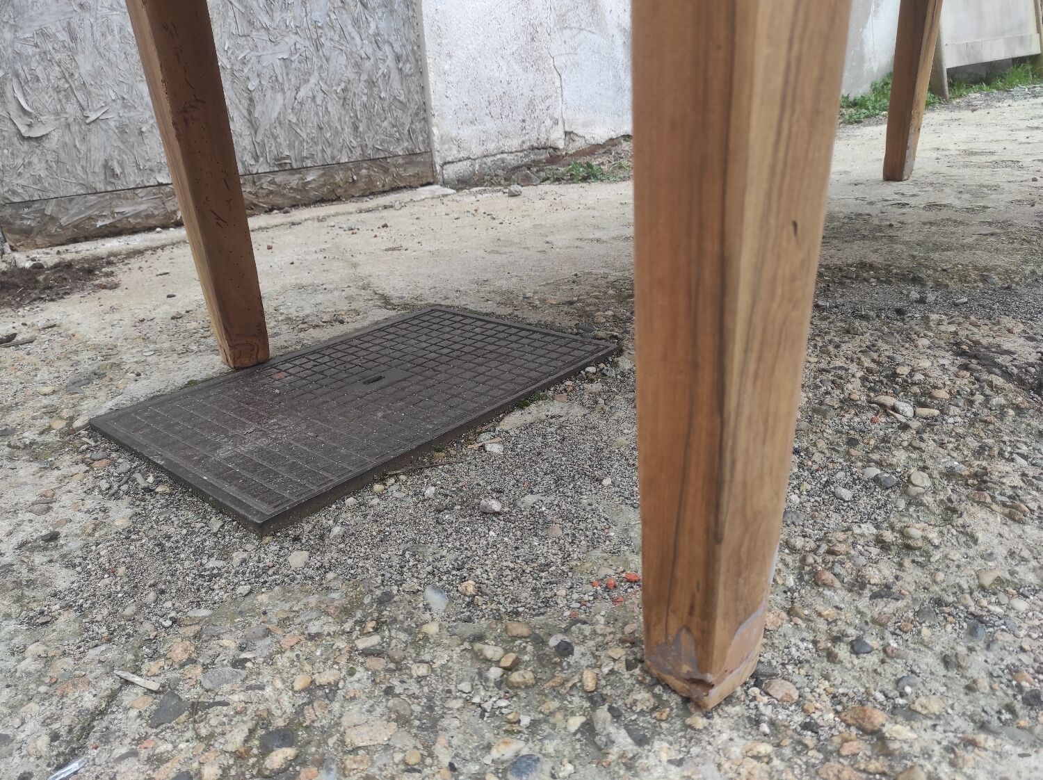 Old farmhouse table of 2x1 m and 8 places in beech and oak