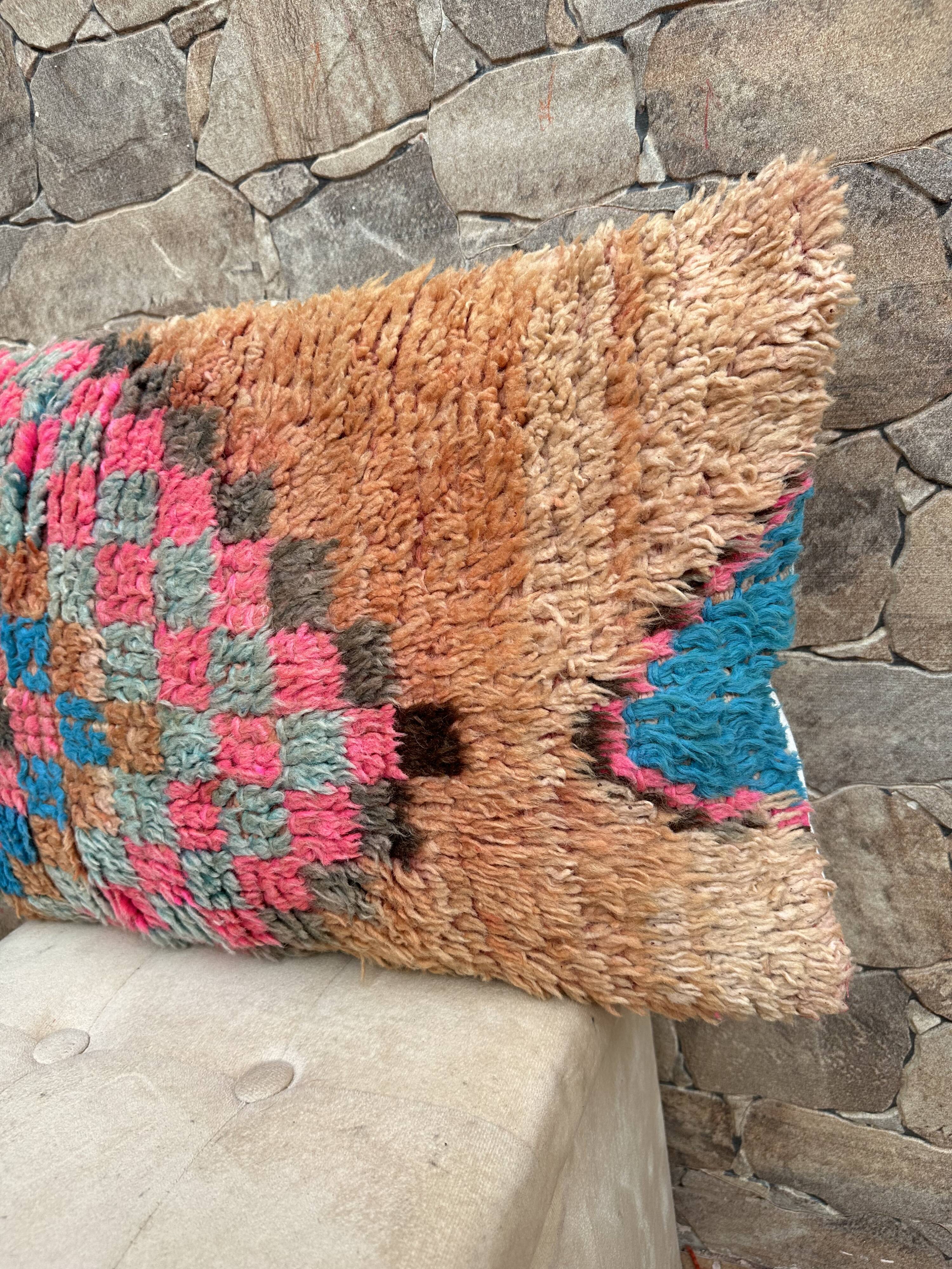 Coussin kilim berbère vintage du maroc