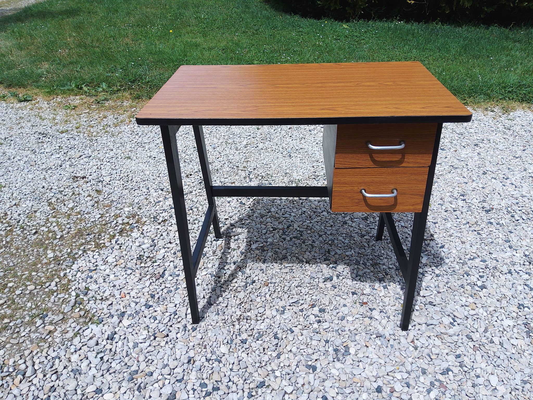Compass leg desk