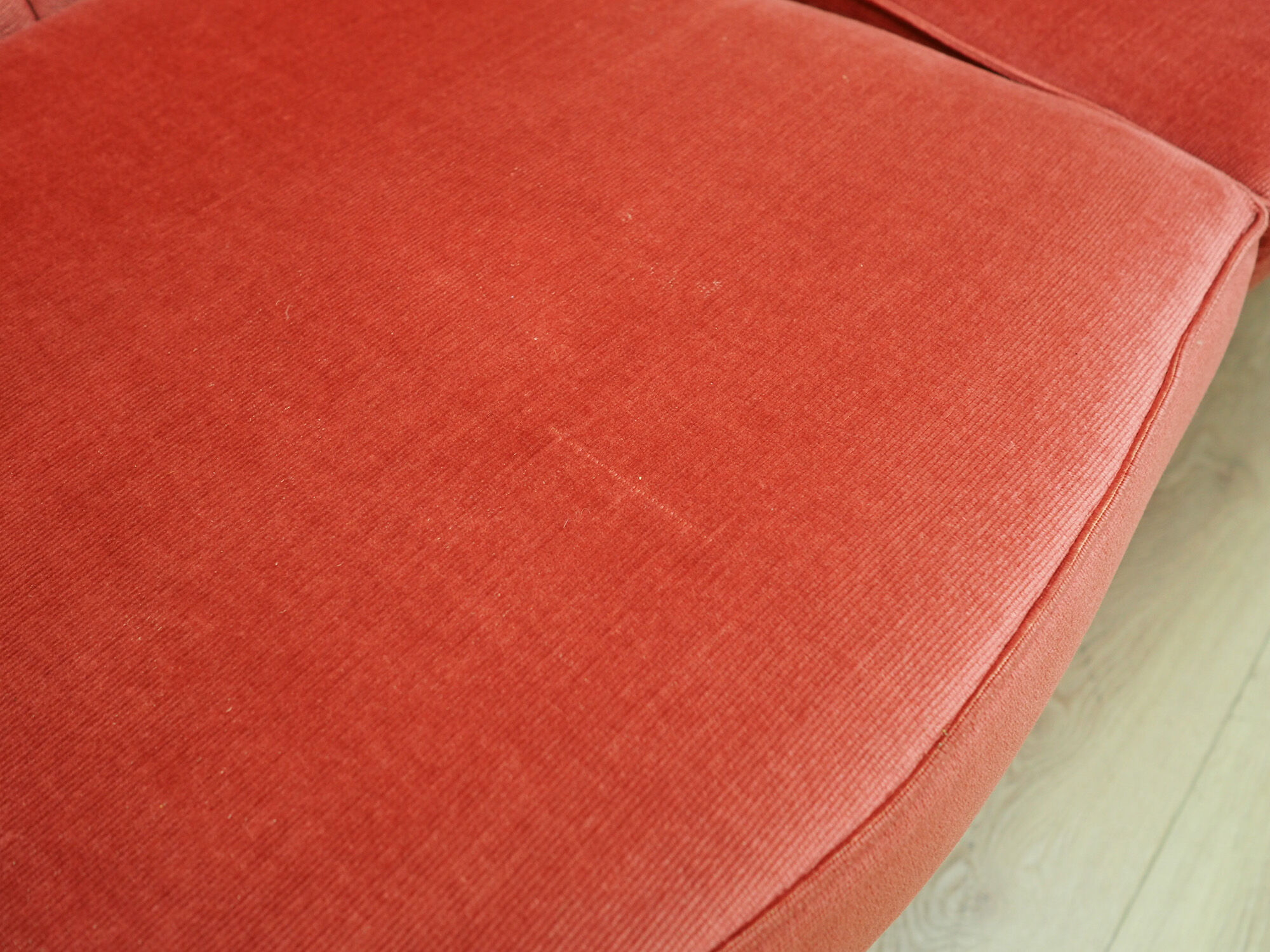 Canapé en velours rose, design suédois, années 1980