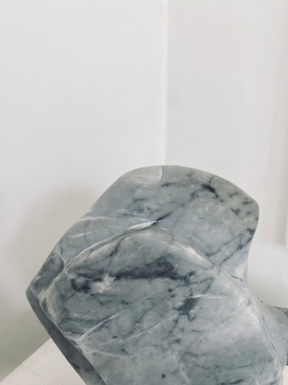 Poisson en marbre gris