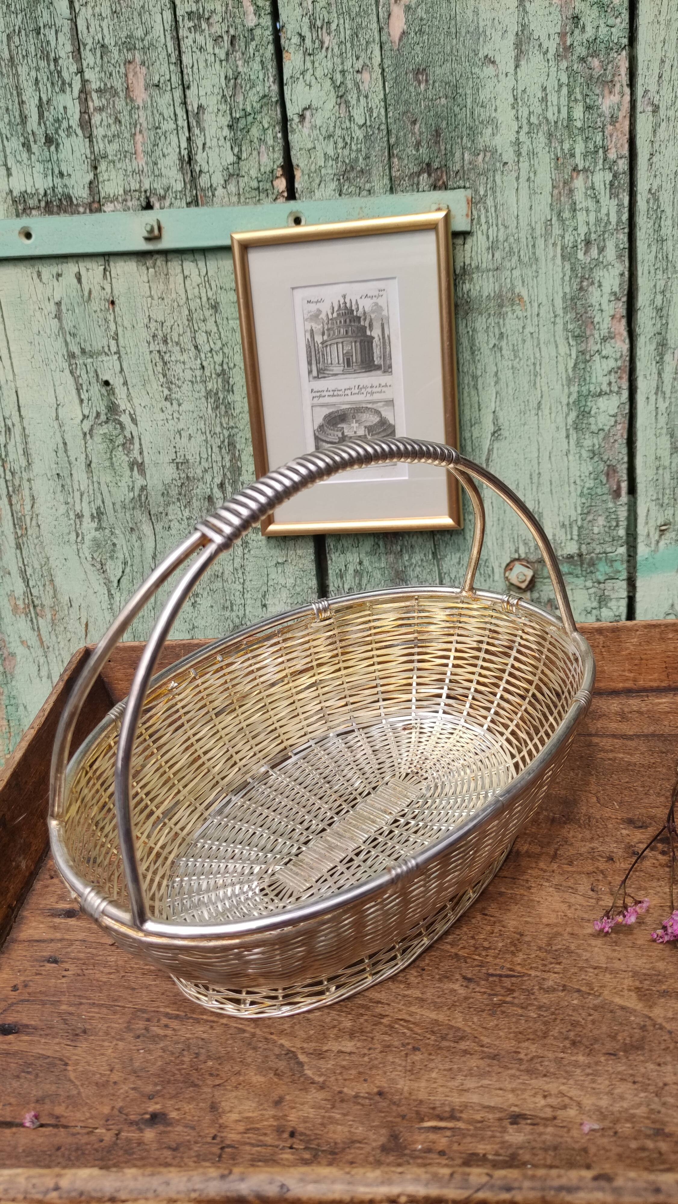 Vintage basket in silver metal