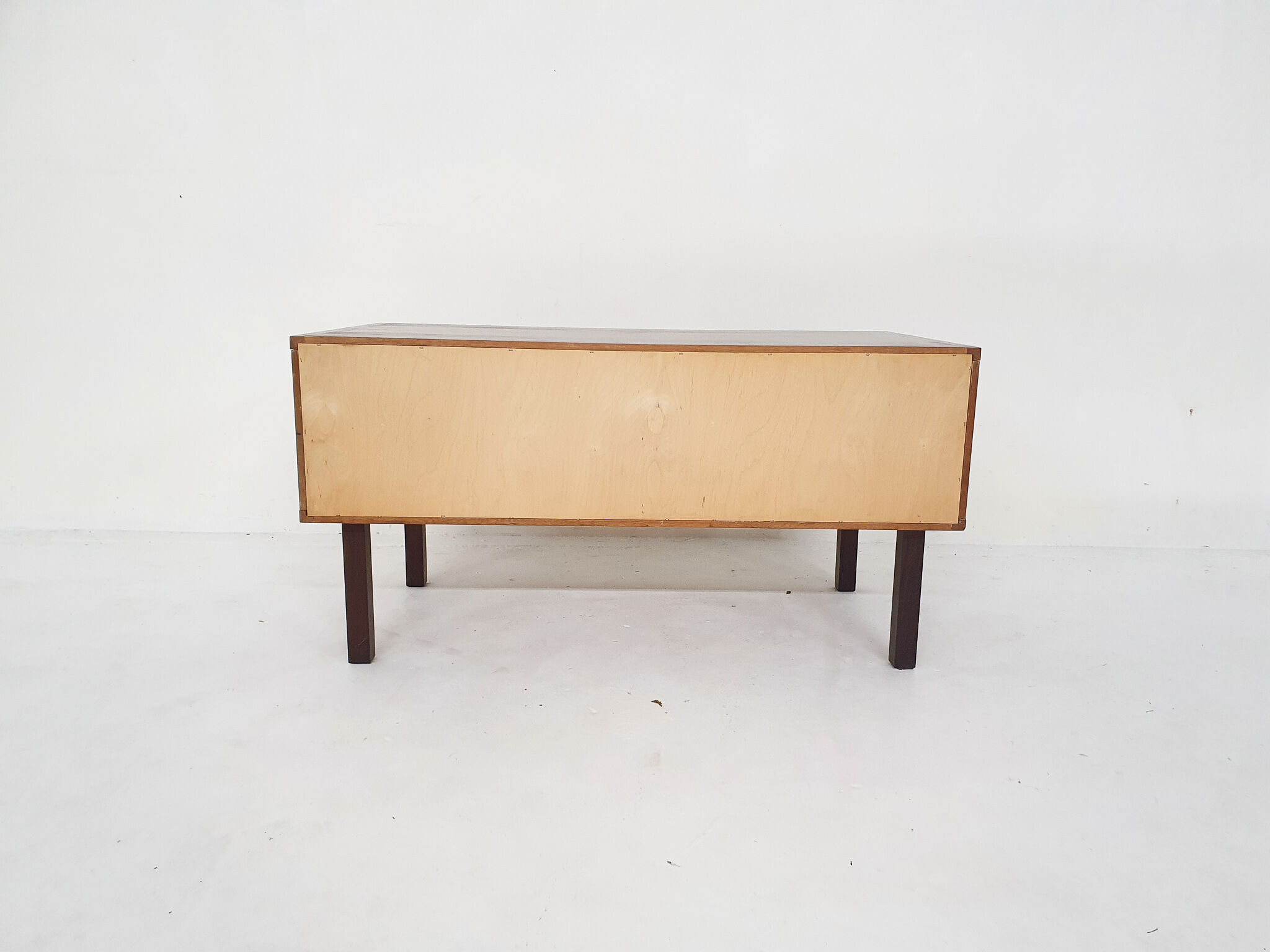 Enfilade de Louis van Teeffelen pour WeBe, Pays-Bas des années 1950