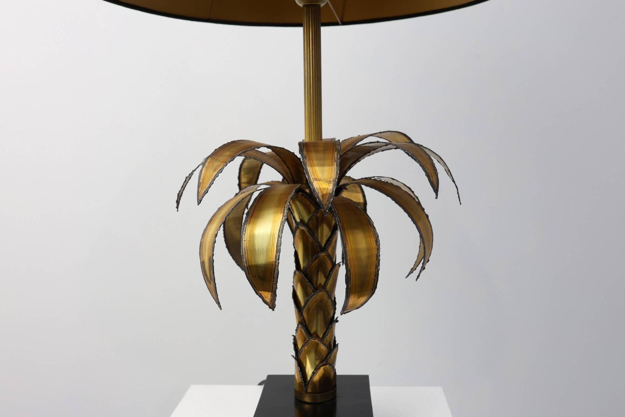 Hollywood Regency brass palm tree table lamp with black shade, France, 1970