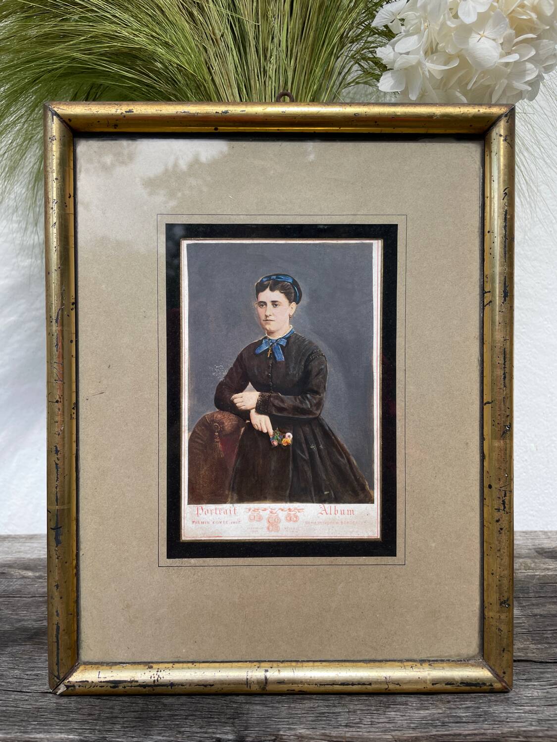 Old portrait photo of a woman