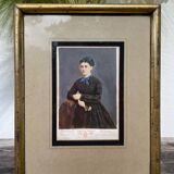 Old portrait photo of a woman