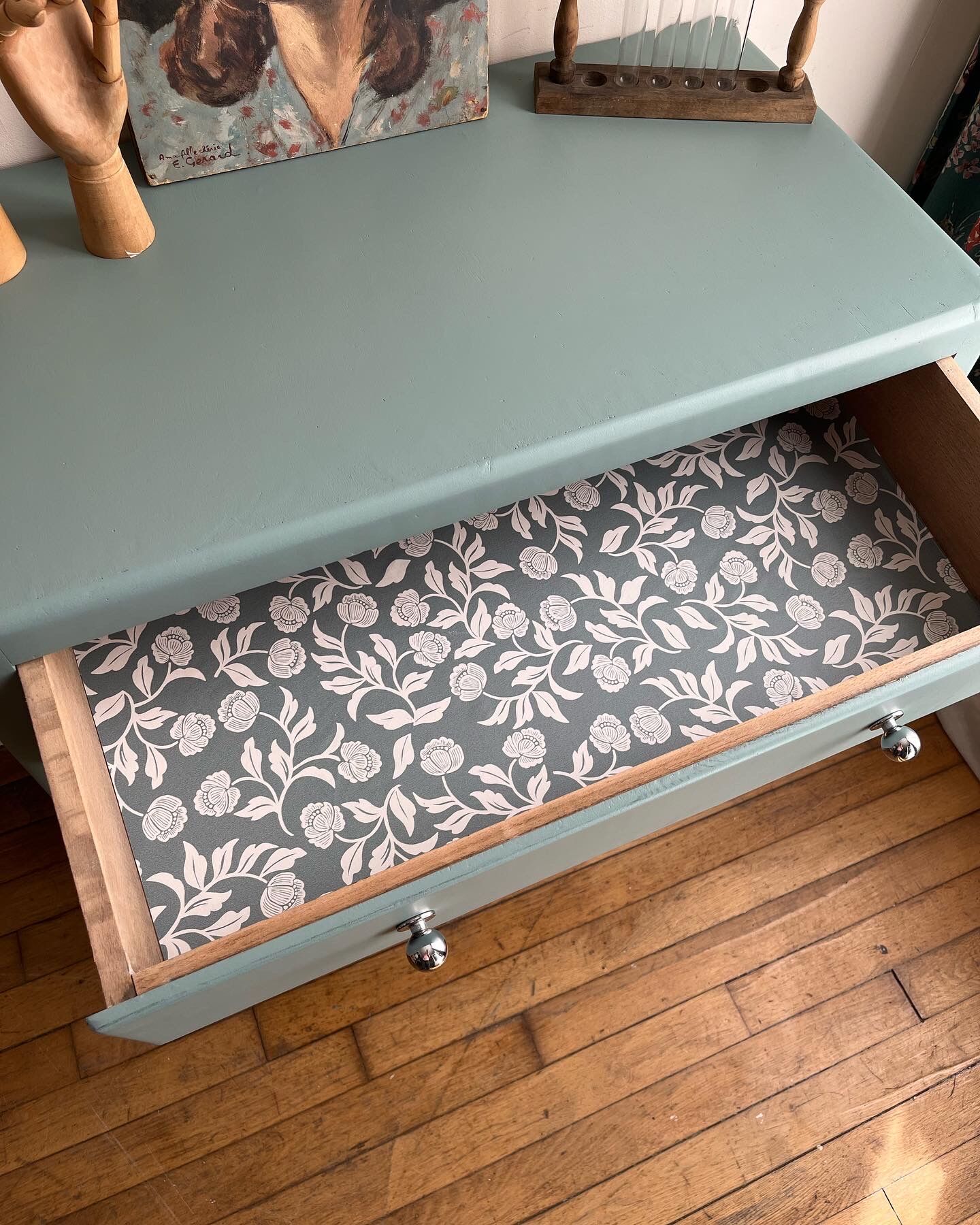 Antique chest of drawers