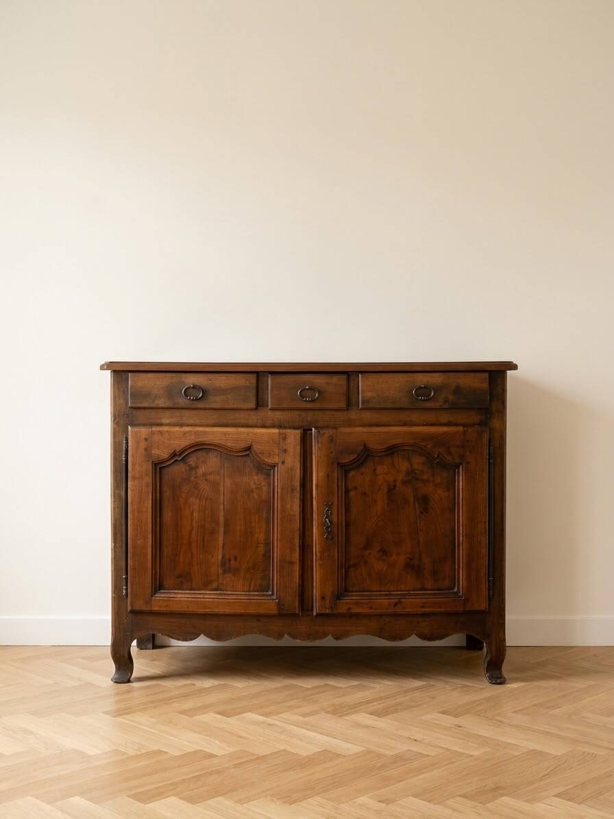 Old low sideboard in solid wood with drawers and doors.