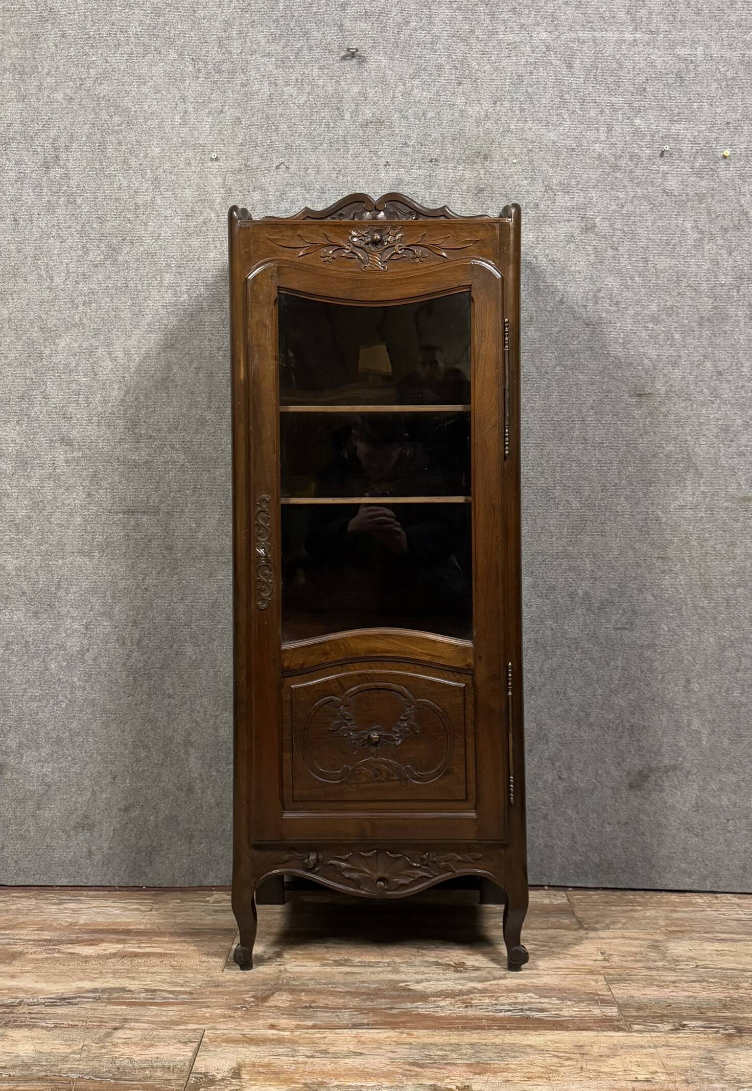 Louis XV style Provencal bonnetière in solid oak circa 1900