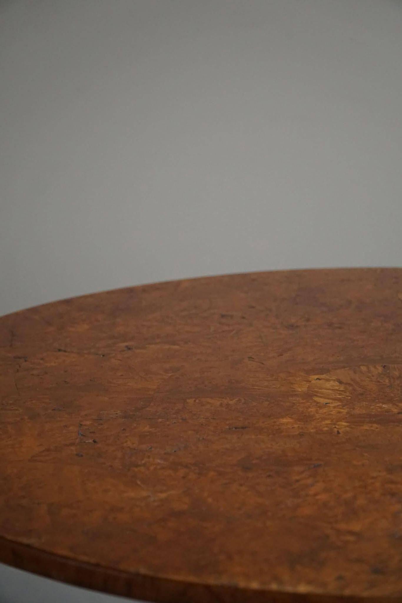 Antique Swedish round folding table in burl wood, early 19th century.