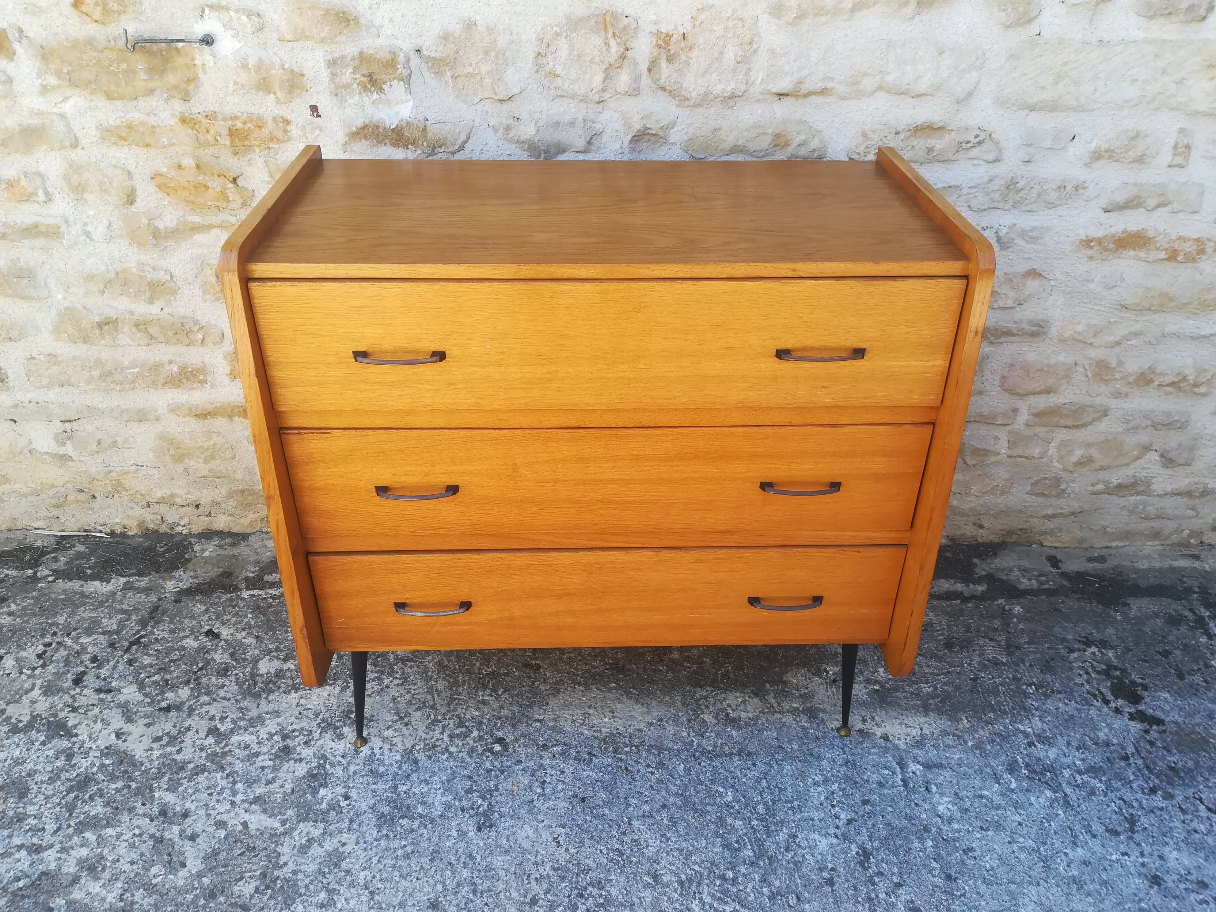 Convenient metal compass feet