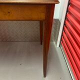 Table avec pieds en compas