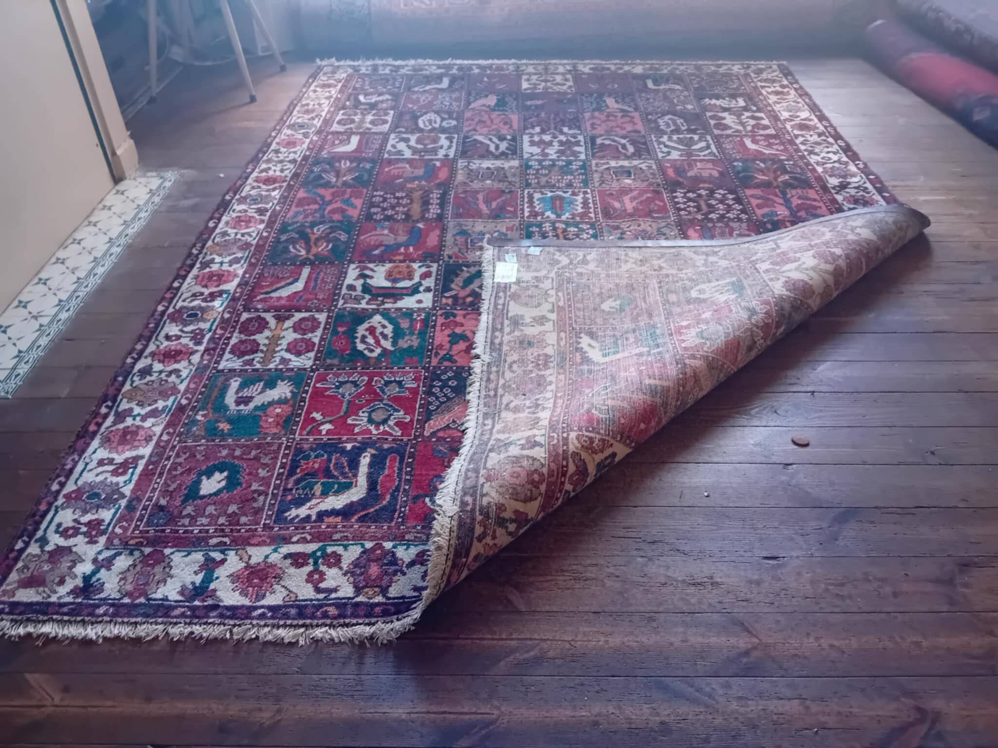 Handmade Persian Bachtiar Rug 304x213cm