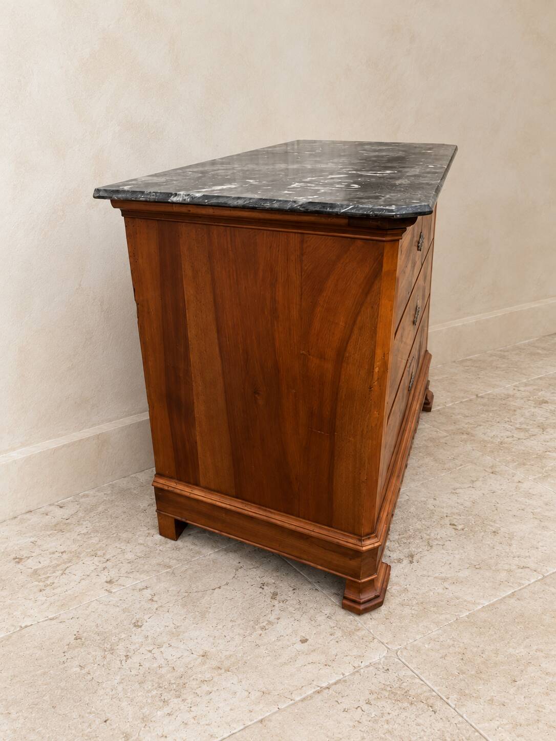 French Louis-Philippe style commode in walnut burl.