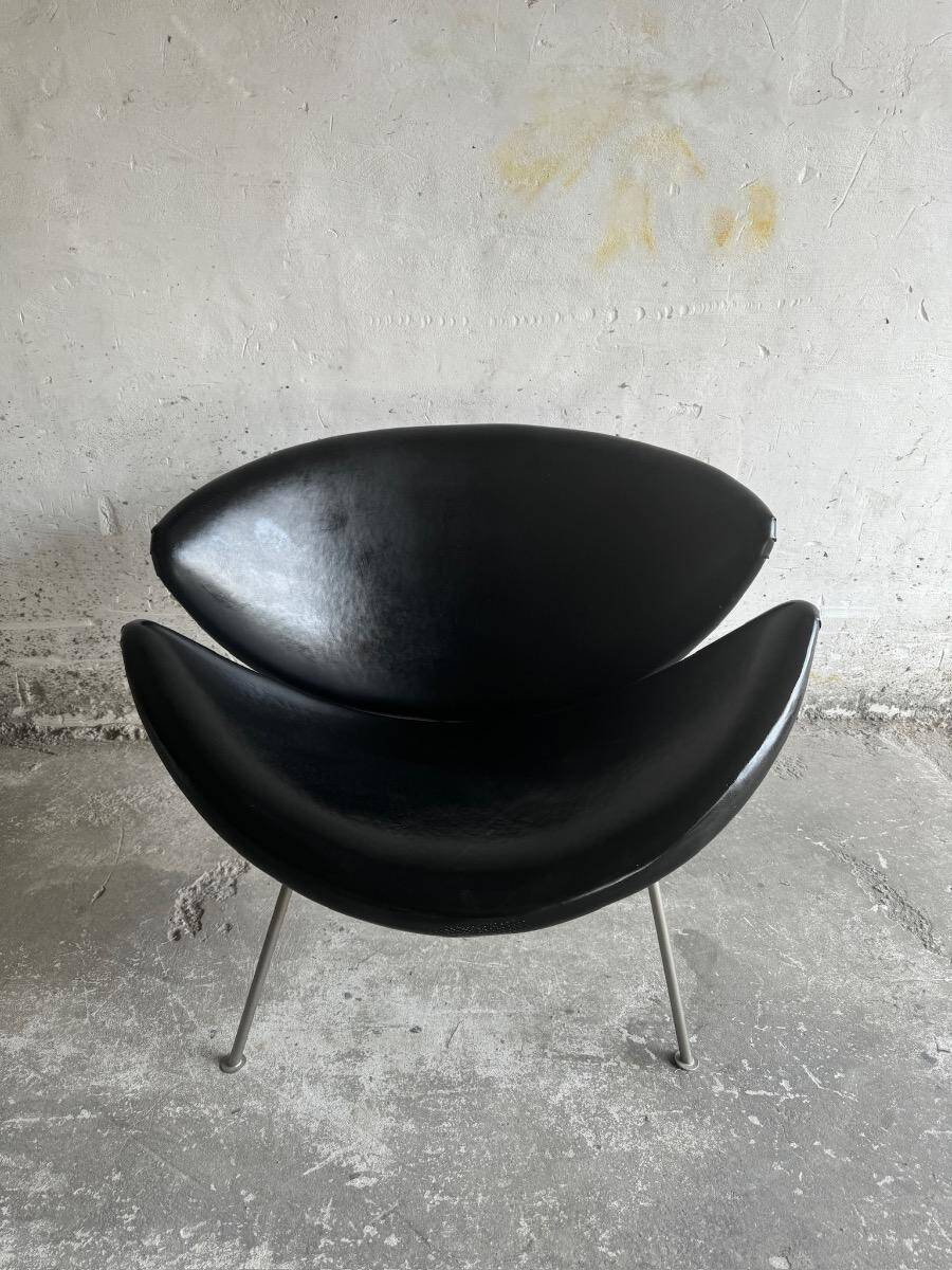 Pierre Paulin Slice Chair for Artifort — Black Leather Sculptural 1960s Lounge Chair, Metal Legs