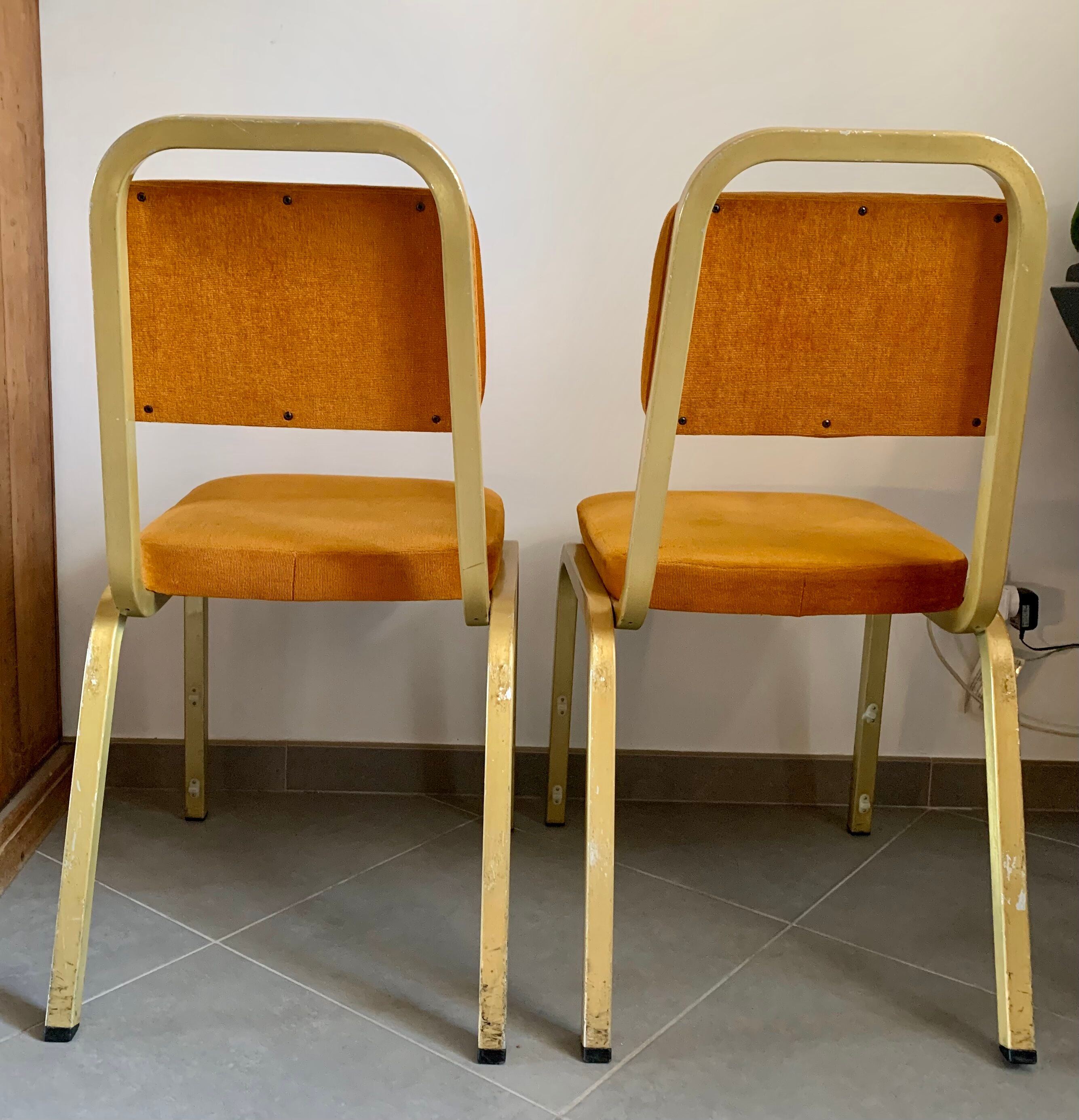 Pair of vintage chairs 70s
