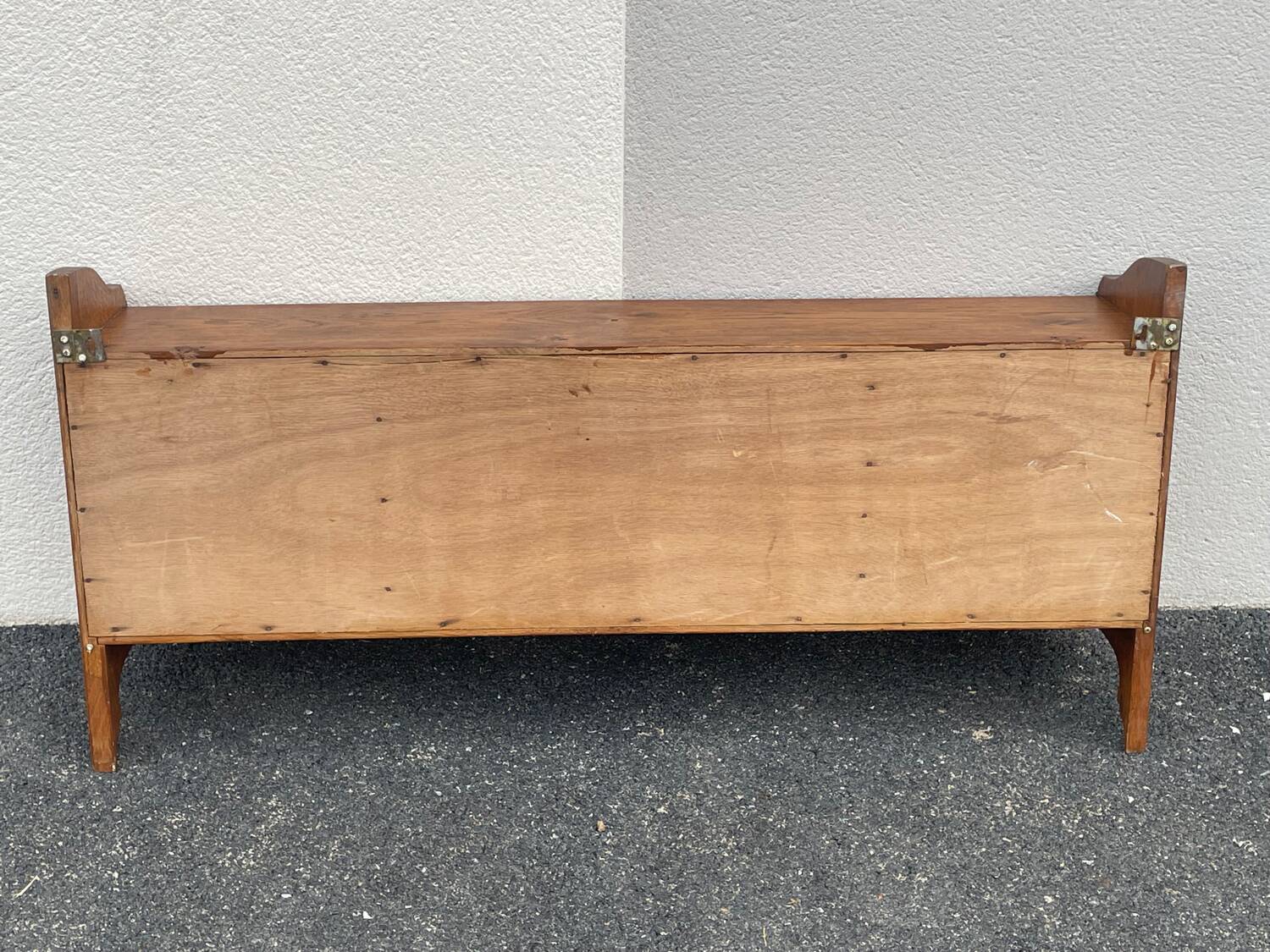 Early 20th-century display cabinet.