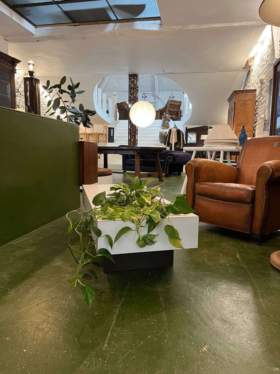 1970s planter table in white Formica made by Roche Bobois
