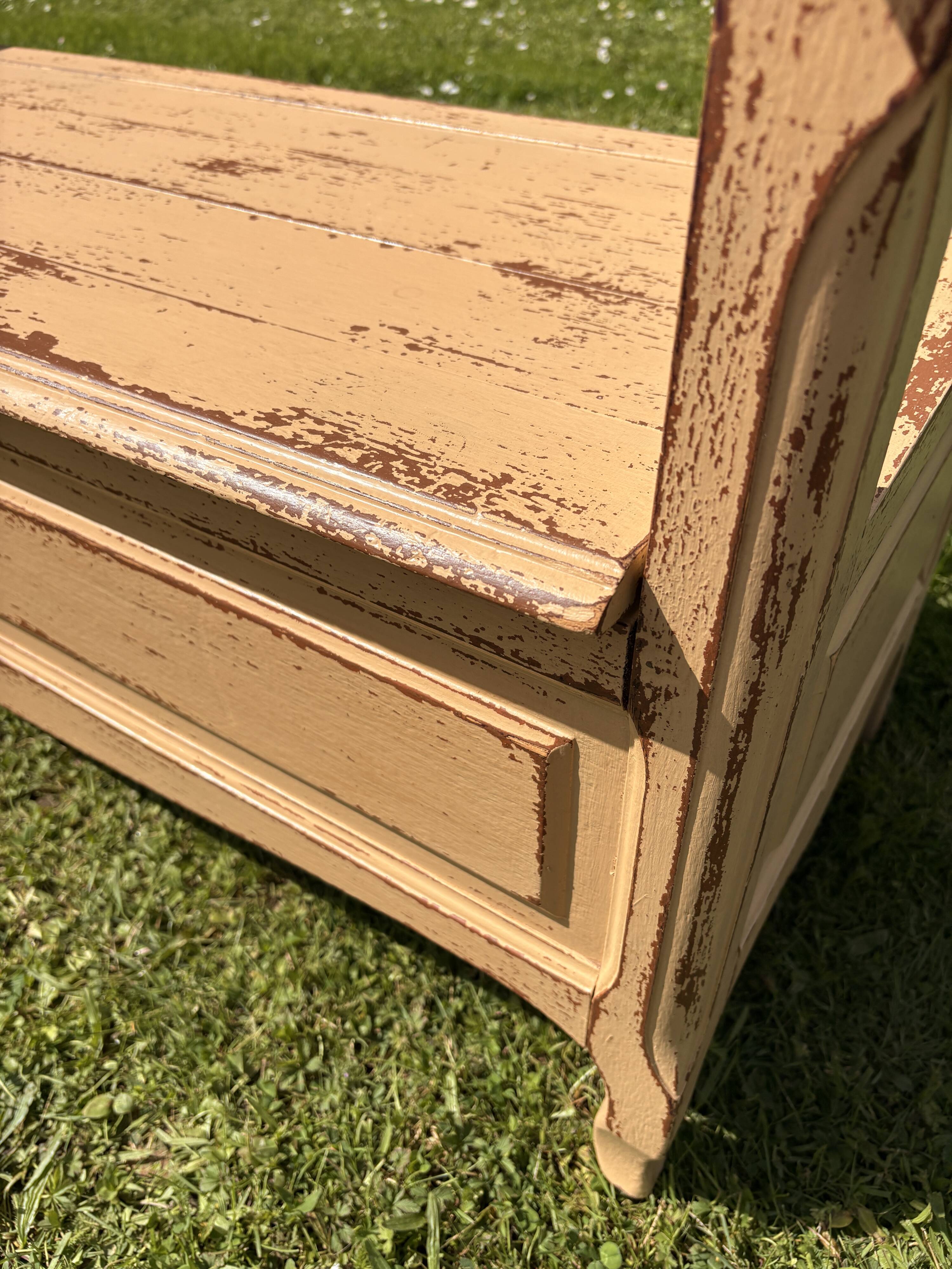Banc coffre en bois ancien