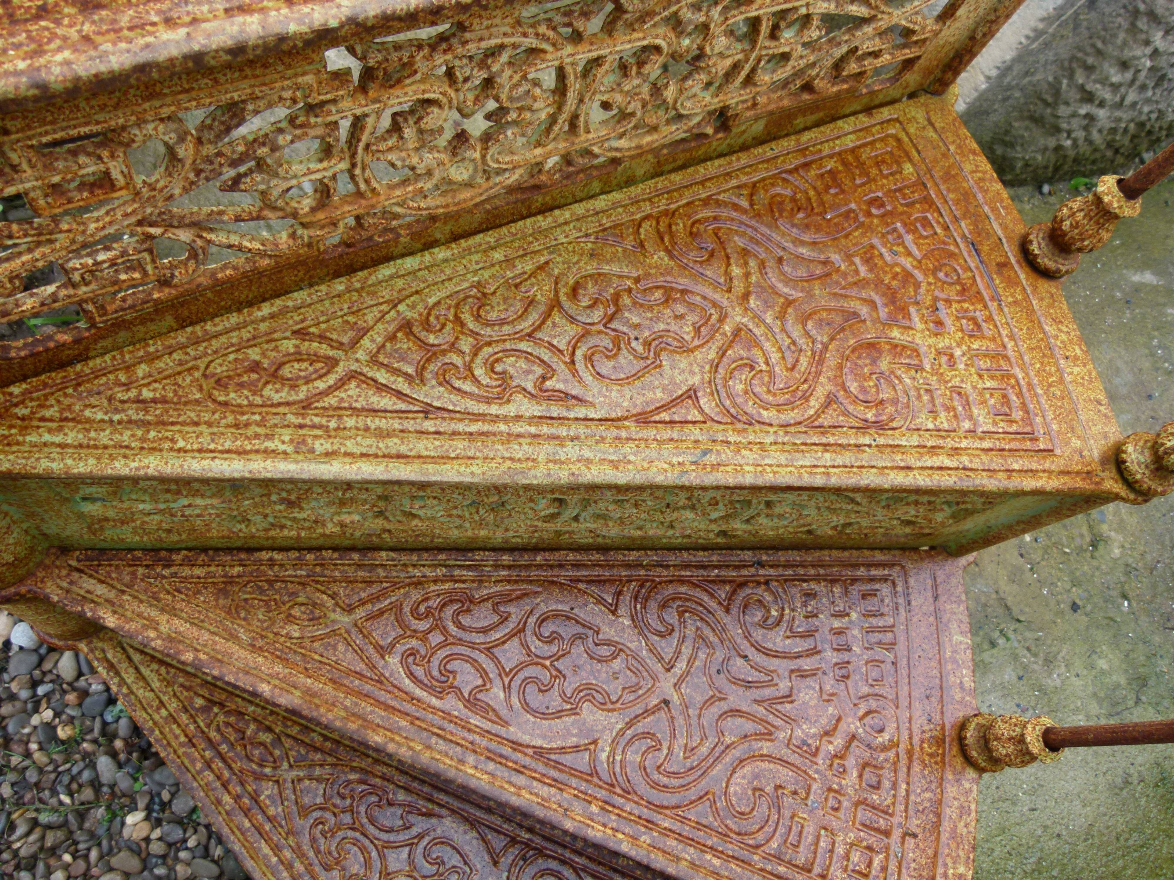 Spiral staircase in cast iron XXth