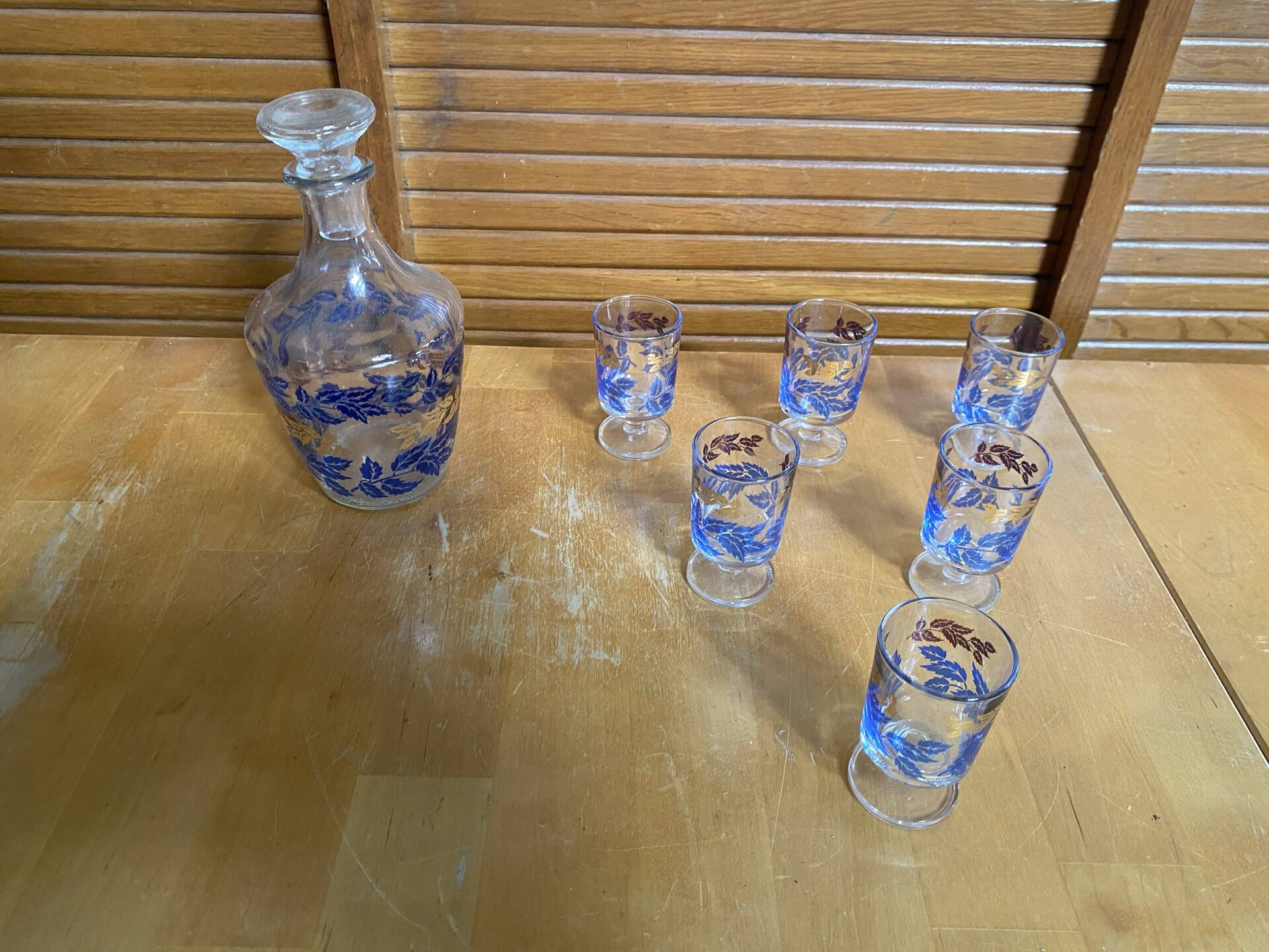 Service liqueur luminarc carafe + 6 verres verre moulé décor feuillage