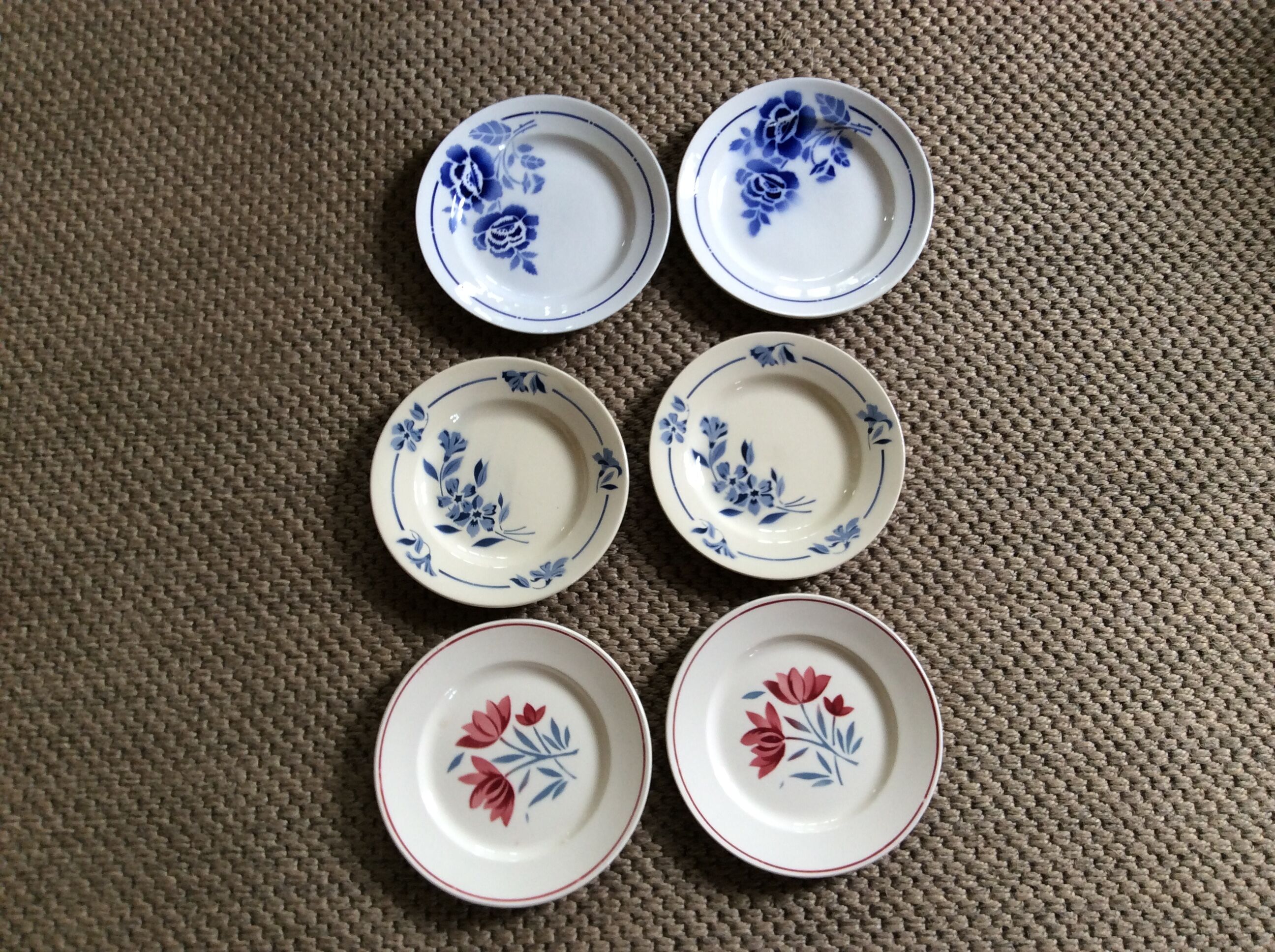 Set of 6 vintage dessert plates