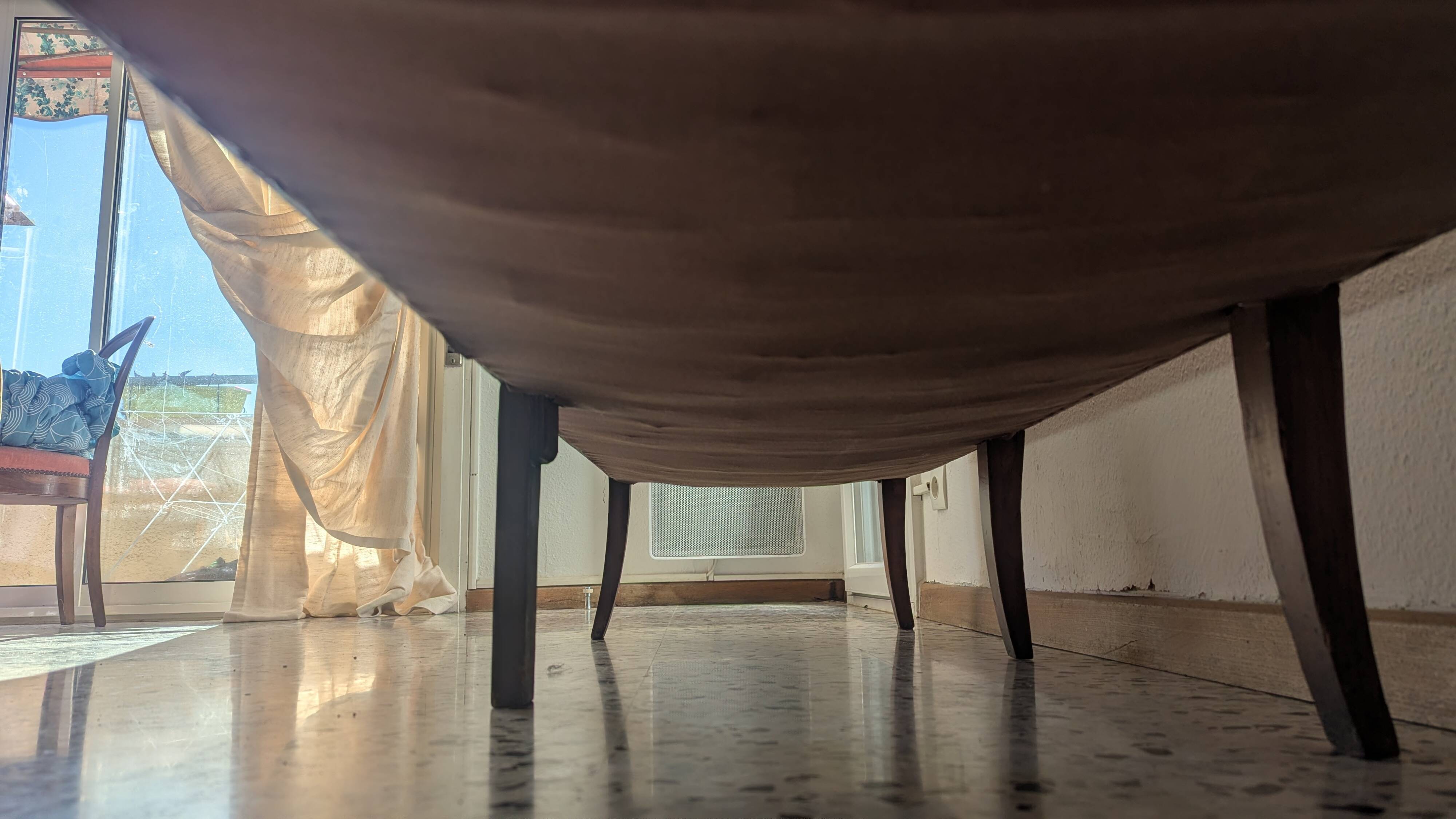 Three-seater banquette restaurant