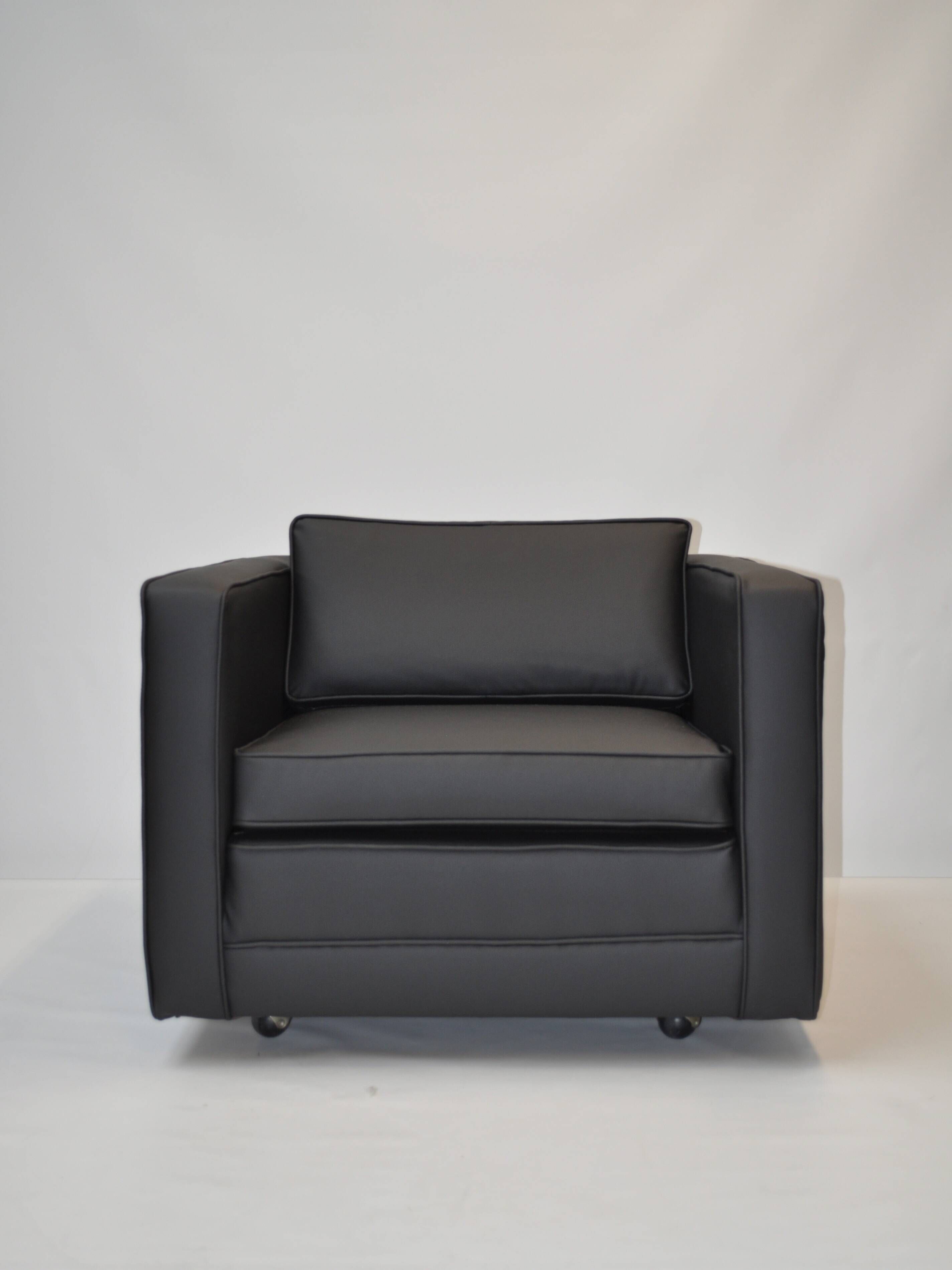 Pair of early Artifort F905 armchairs – restored and reupholstered – 1964