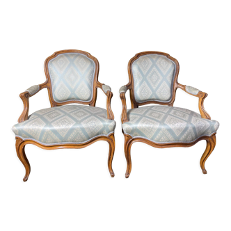 Paire de fauteuils cabriolets de style Louis XV